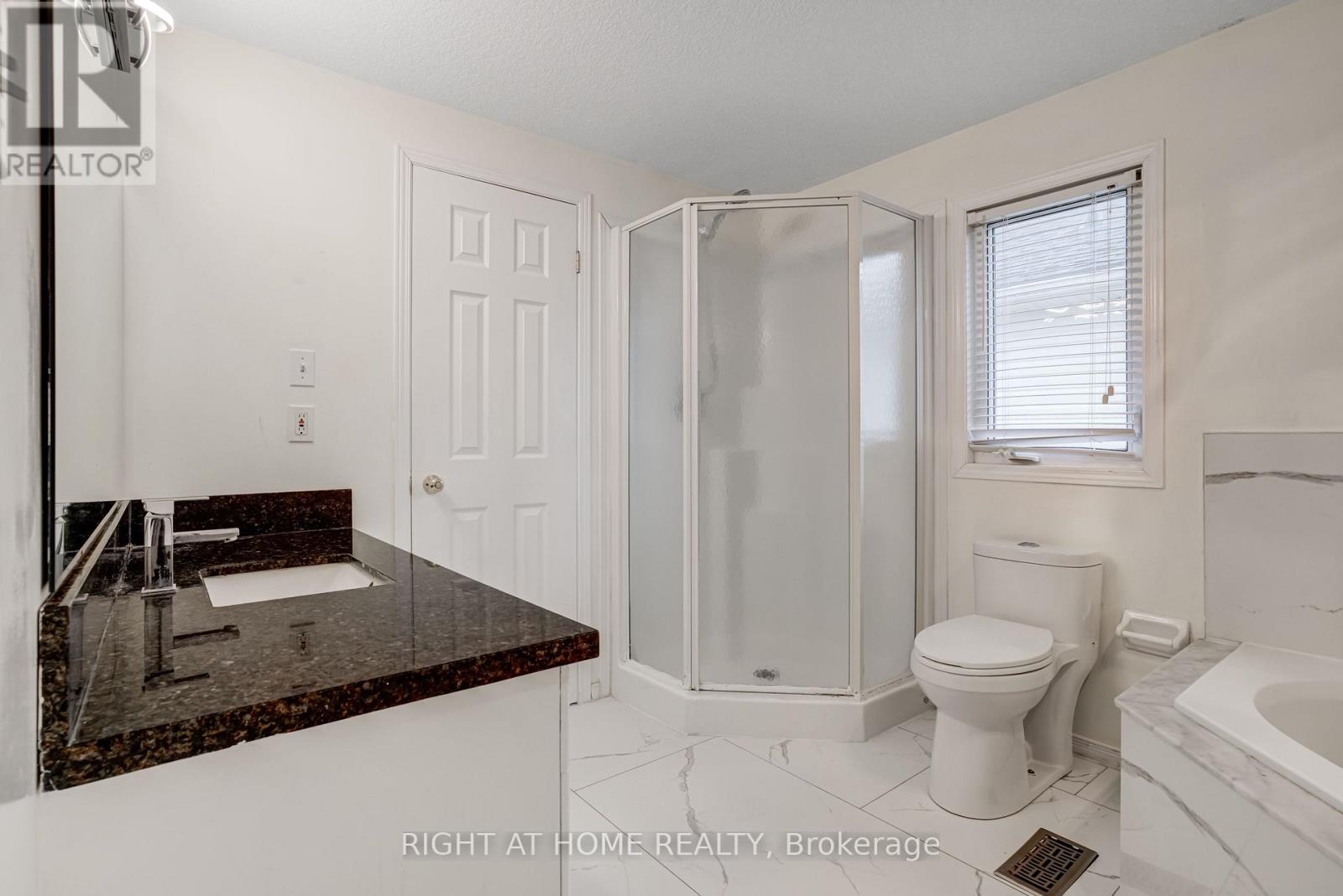 131 Peach Blossom Crescent, Kitchener, Ontario  N2E 3Z7 - Photo 14 - X12252395