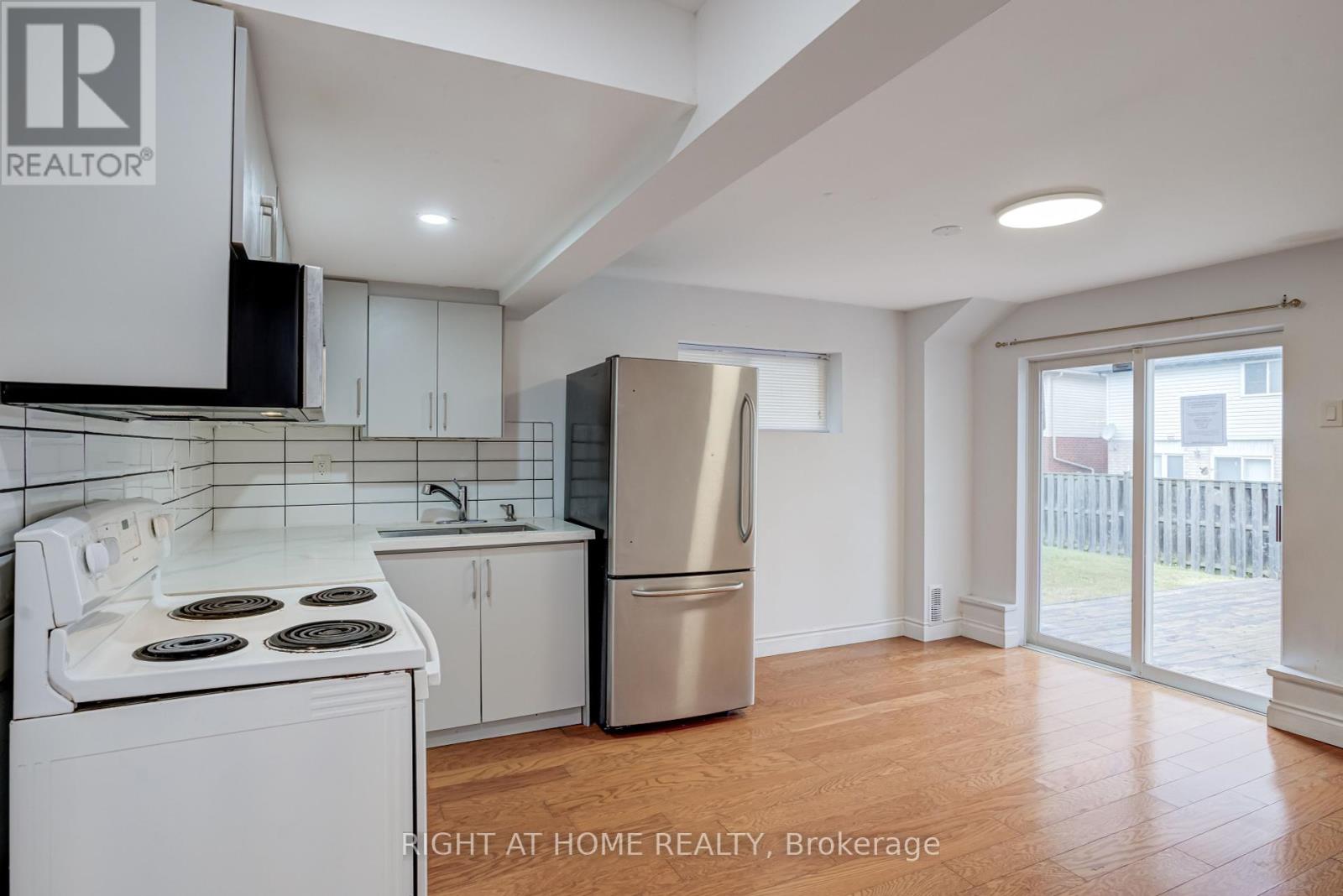 131 Peach Blossom Crescent, Kitchener, Ontario  N2E 3Z7 - Photo 18 - X12252395