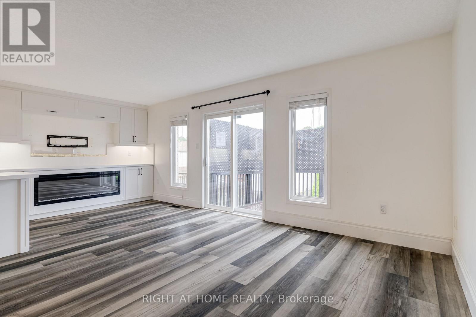 131 Peach Blossom Crescent, Kitchener, Ontario  N2E 3Z7 - Photo 7 - X12252395