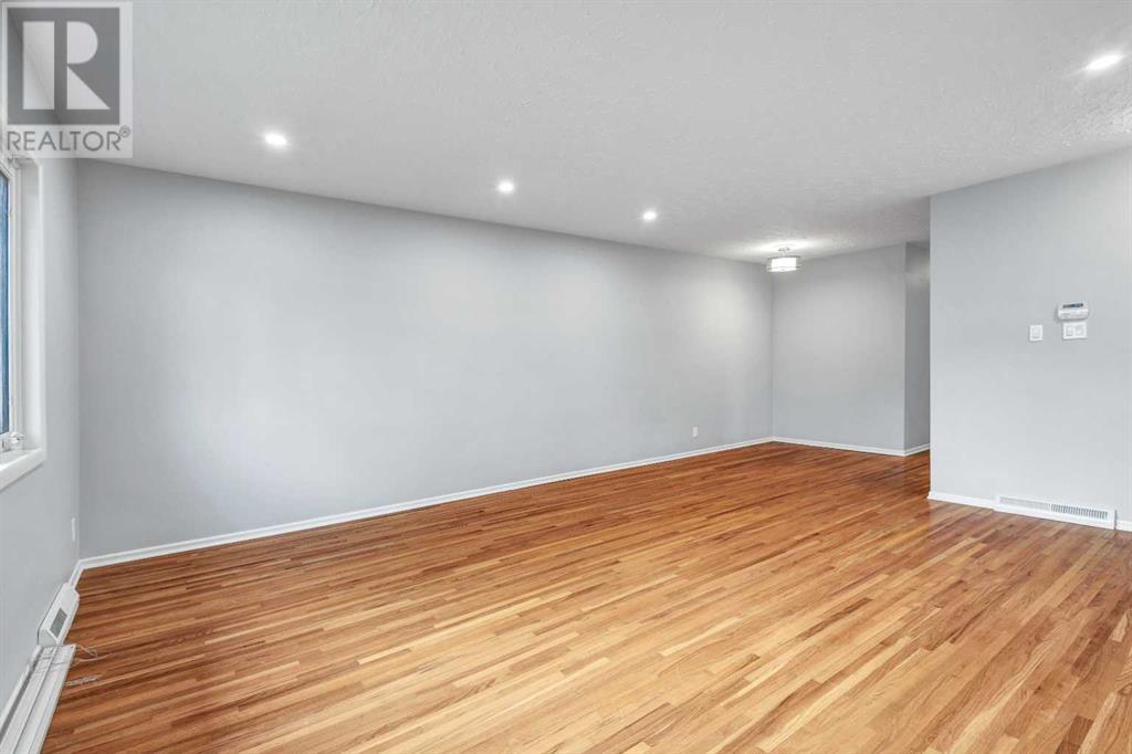 Property at 2635 35 Street SW image 4