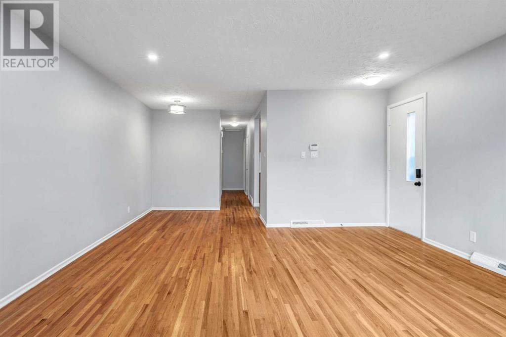 Property at 2635 35 Street SW image 5