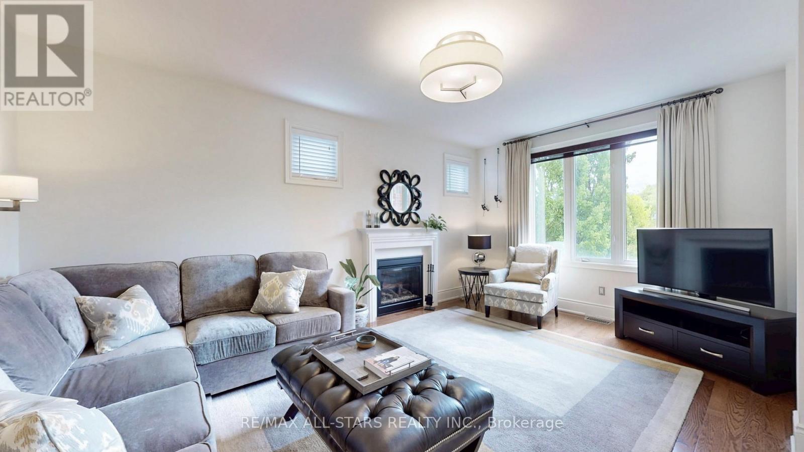 Property at 94 CAMPBELL DRIVE S image 5