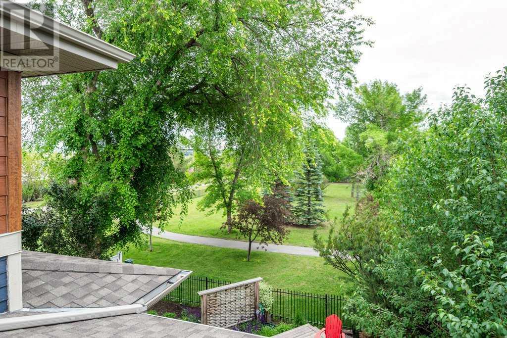 Property at 50 Johnson Place SW image 2