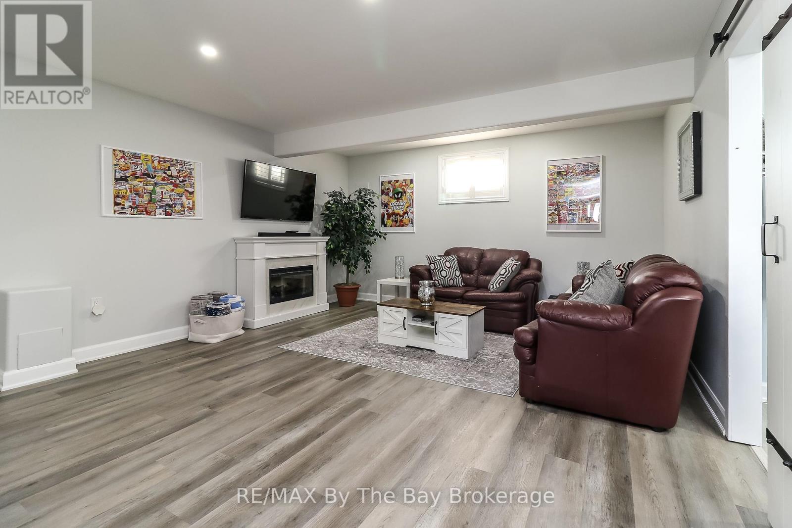 Property at 9 BROADPOINT STREET image 5