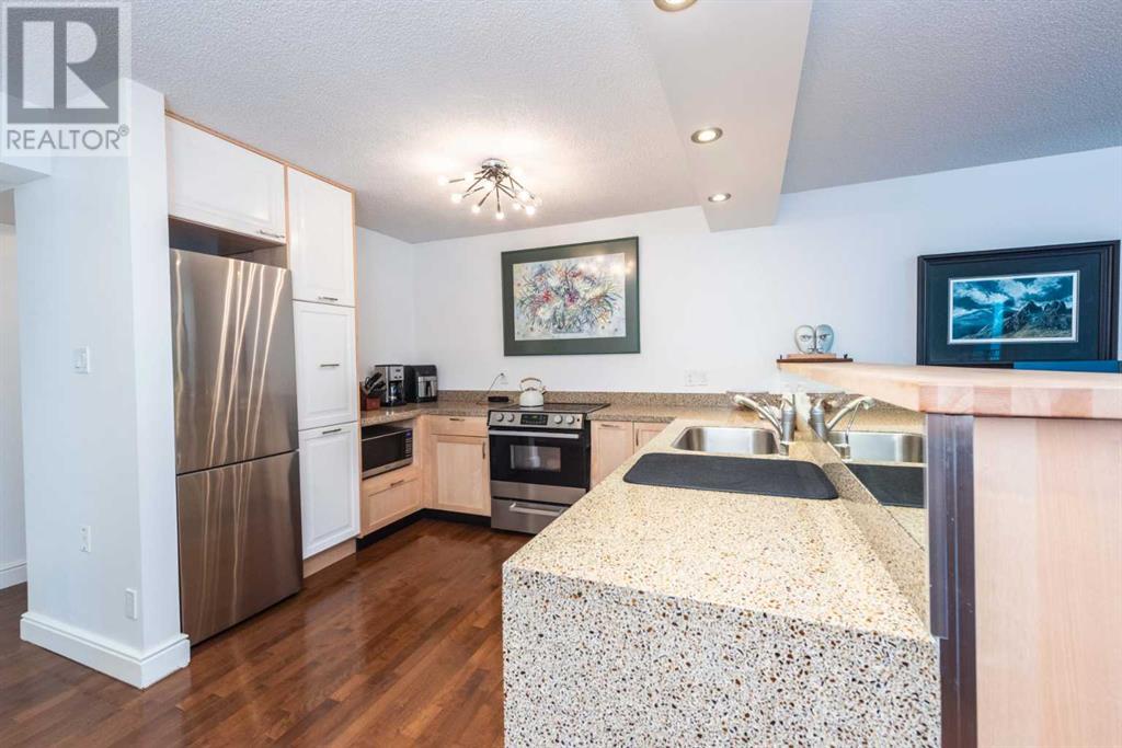 Property at 8402, 400 Eau Claire Avenue SW image 3