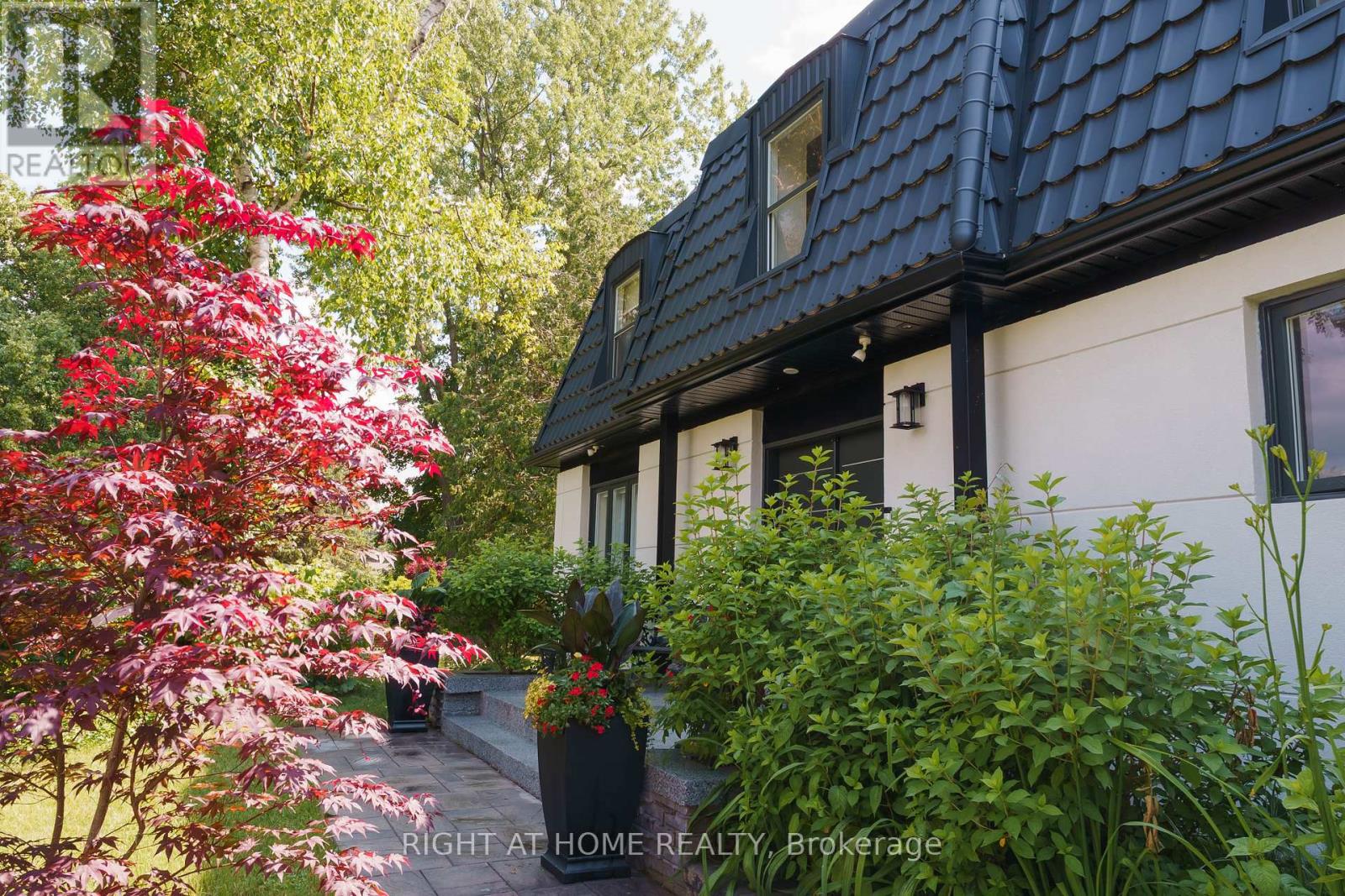 Property at 6 LADYSLIPPER COURT N image 2