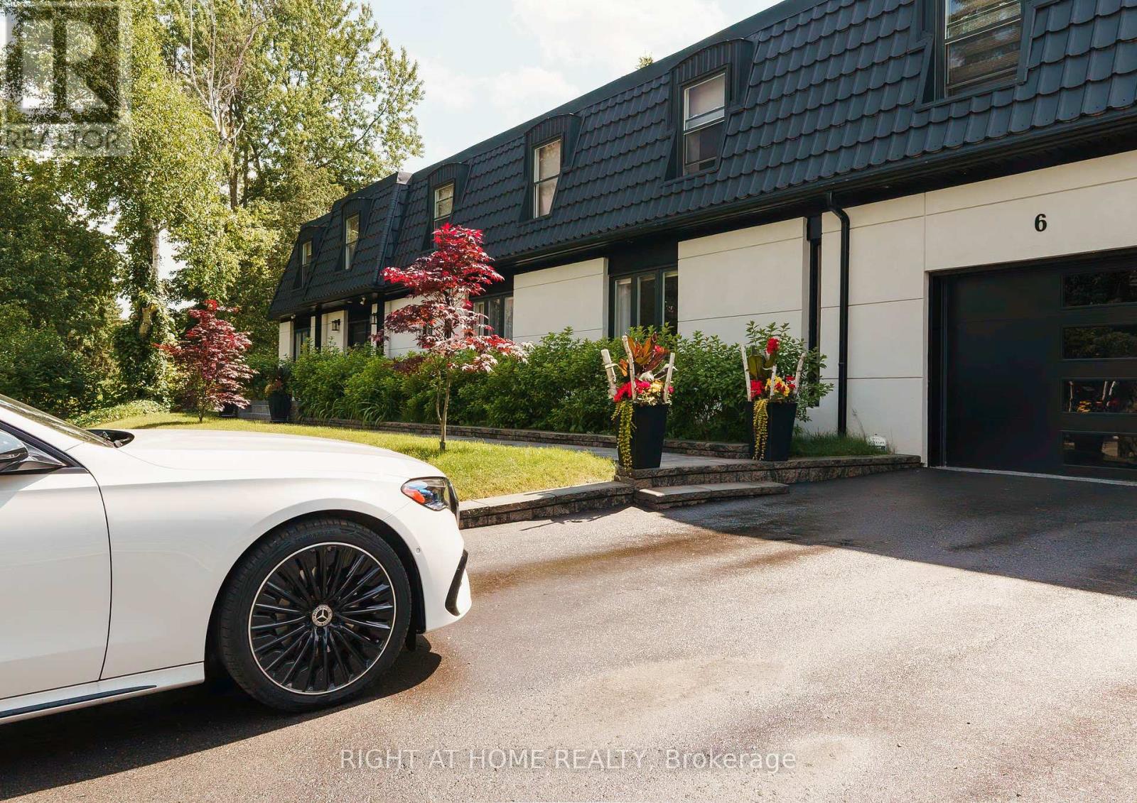 Property at 6 LADYSLIPPER COURT N image 4