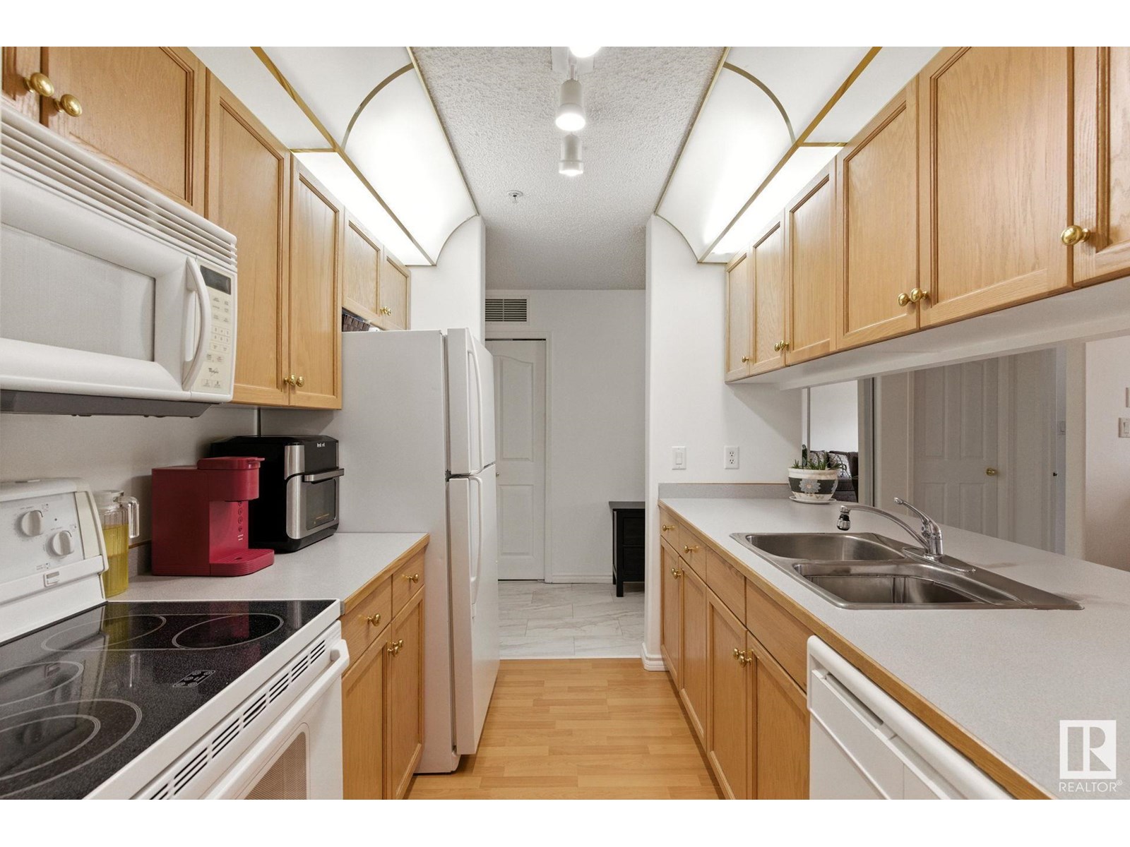 Property at #125 16303 95 ST NW image 4