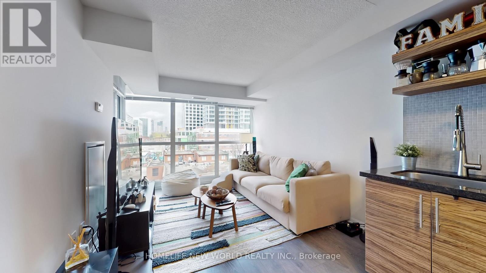 717 - 400 Adelaide Street E, Toronto, Ontario  M5A 1N4 - Photo 3 - C12252471