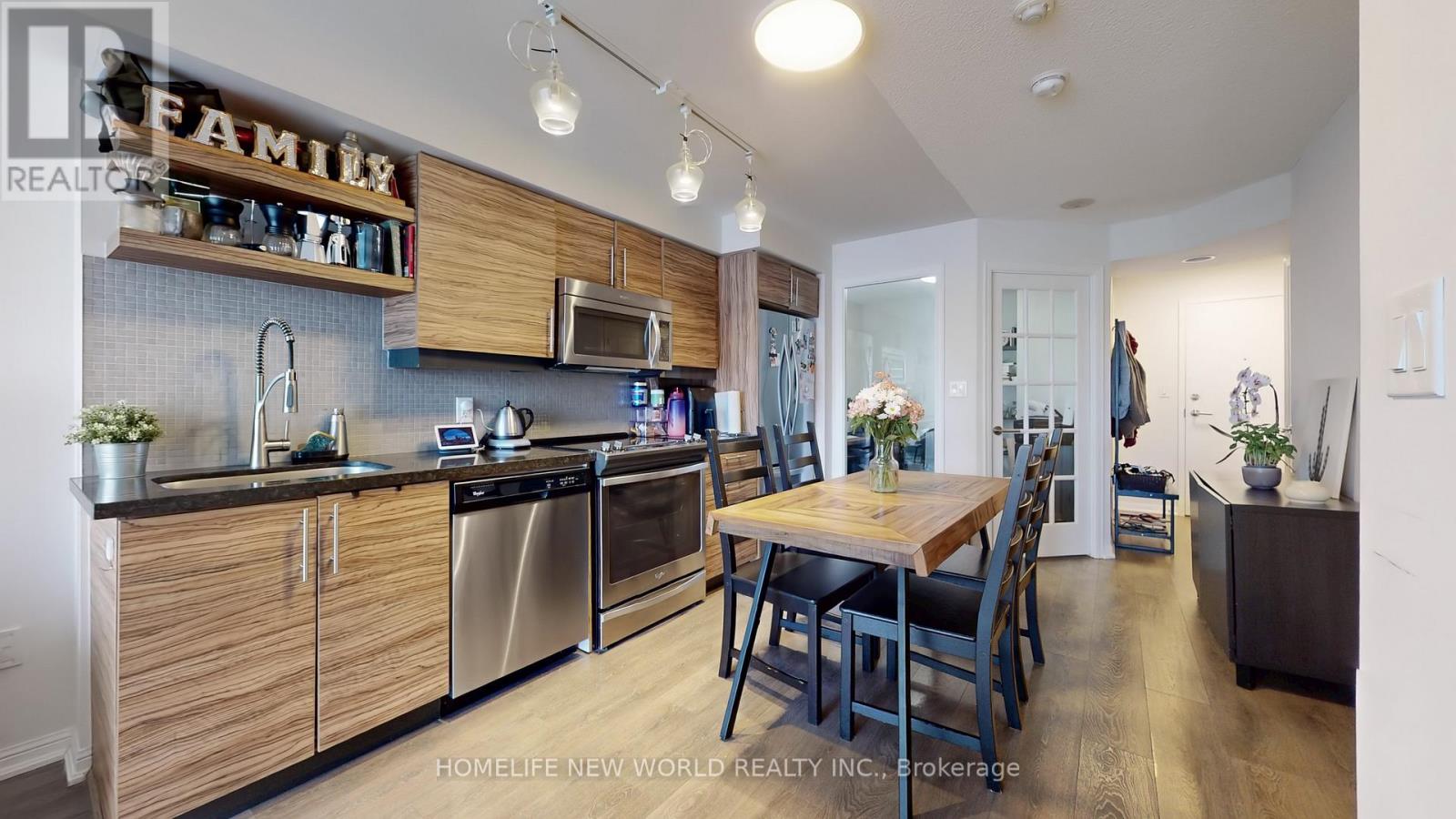 717 - 400 Adelaide Street E, Toronto, Ontario  M5A 1N4 - Photo 5 - C12252471