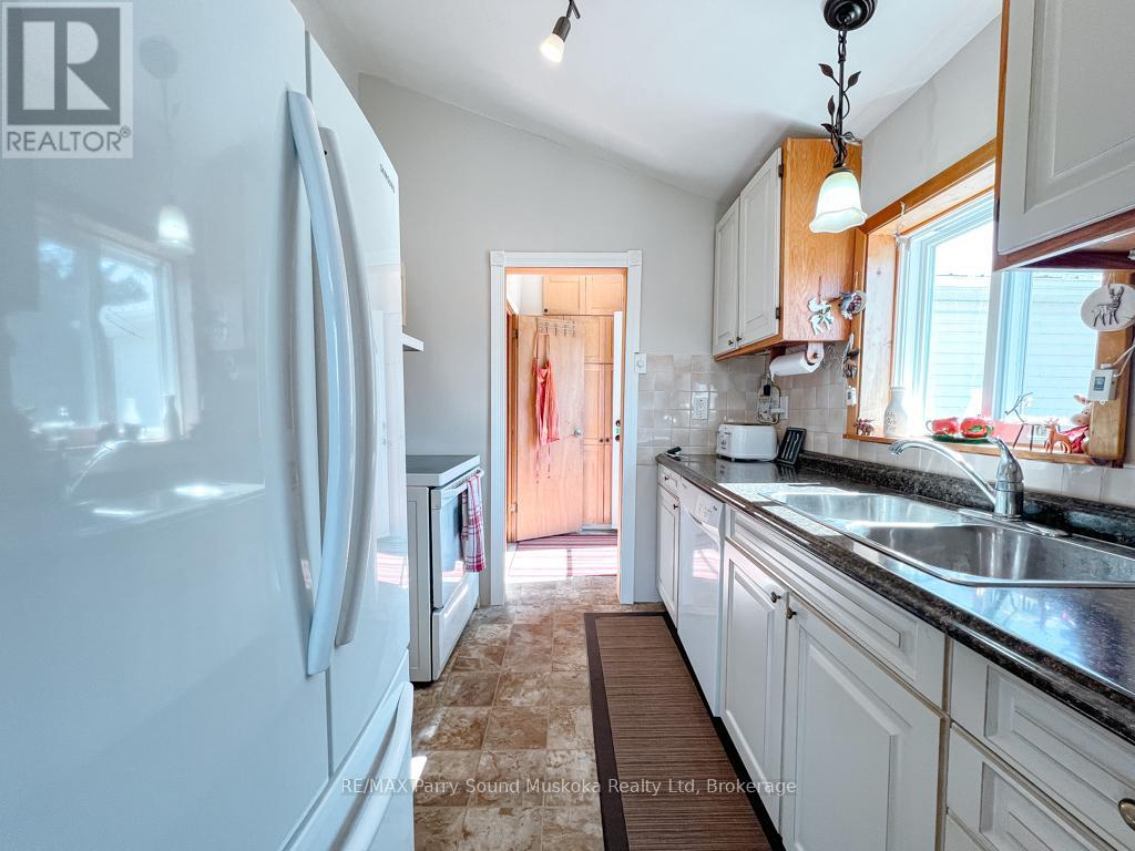 3 Magnet Road, Magnetawan, Ontario  P0A 1P0 - Photo 17 - X12092228
