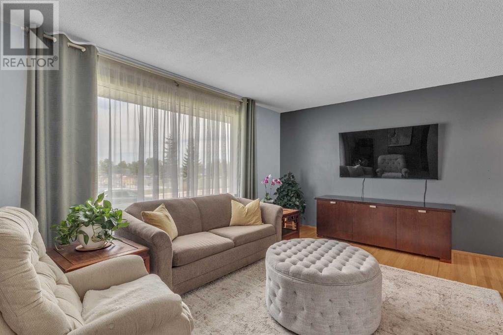 Property at 300 Sackville Drive SW image 3