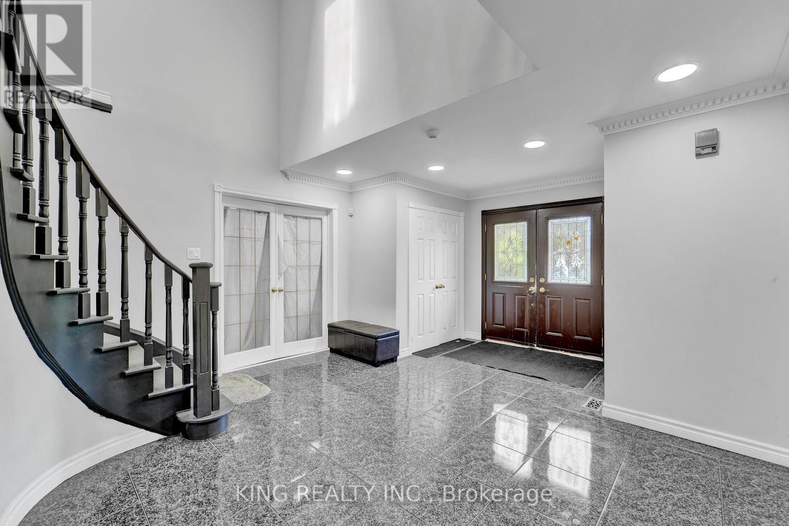 Property at 24 VOGUE CRESCENT image 4