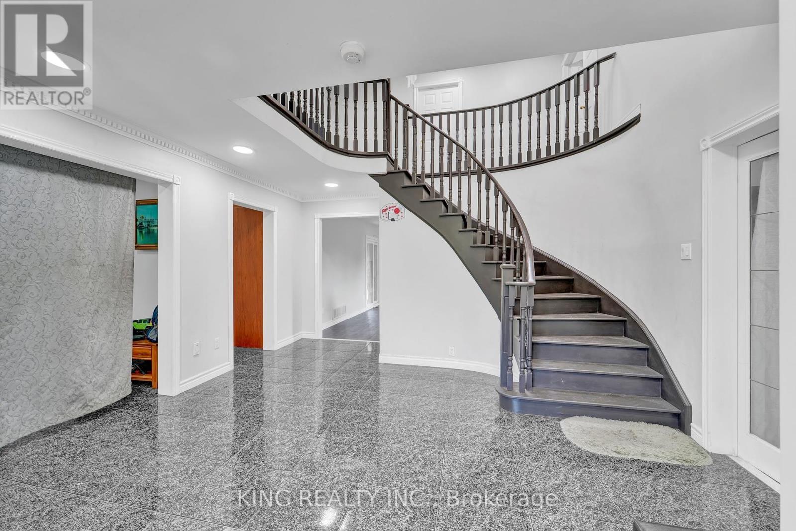 Property at 24 VOGUE CRESCENT image 5