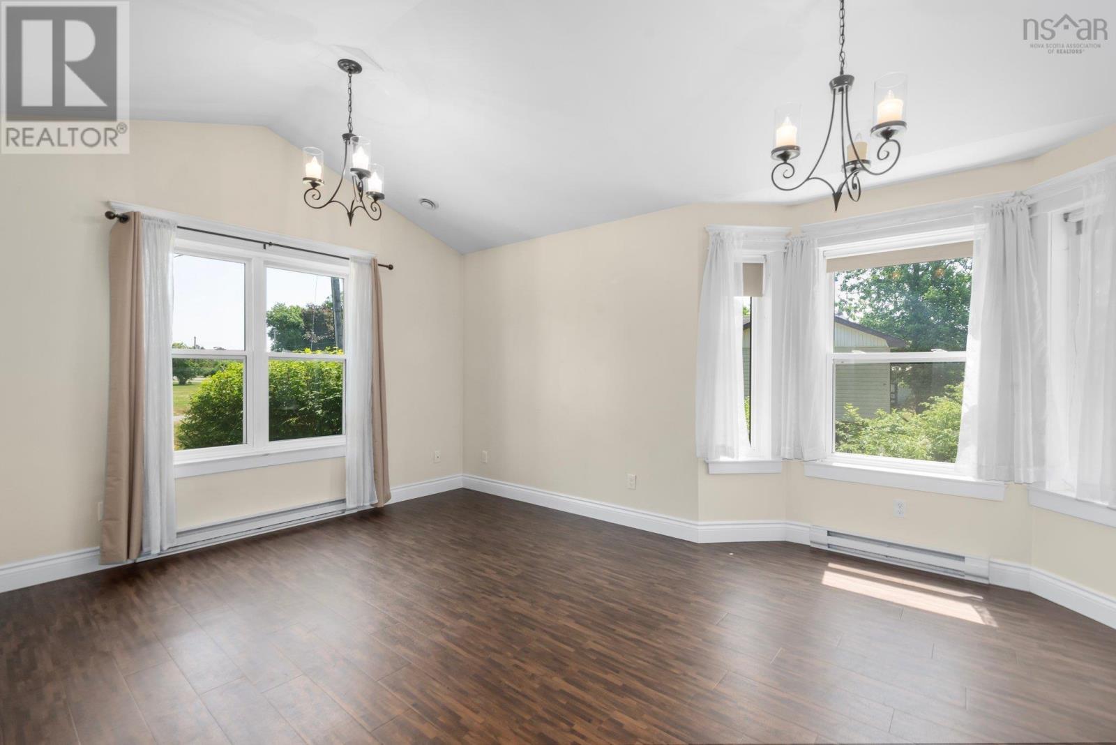Property at 29 Henshaw Drive image 4