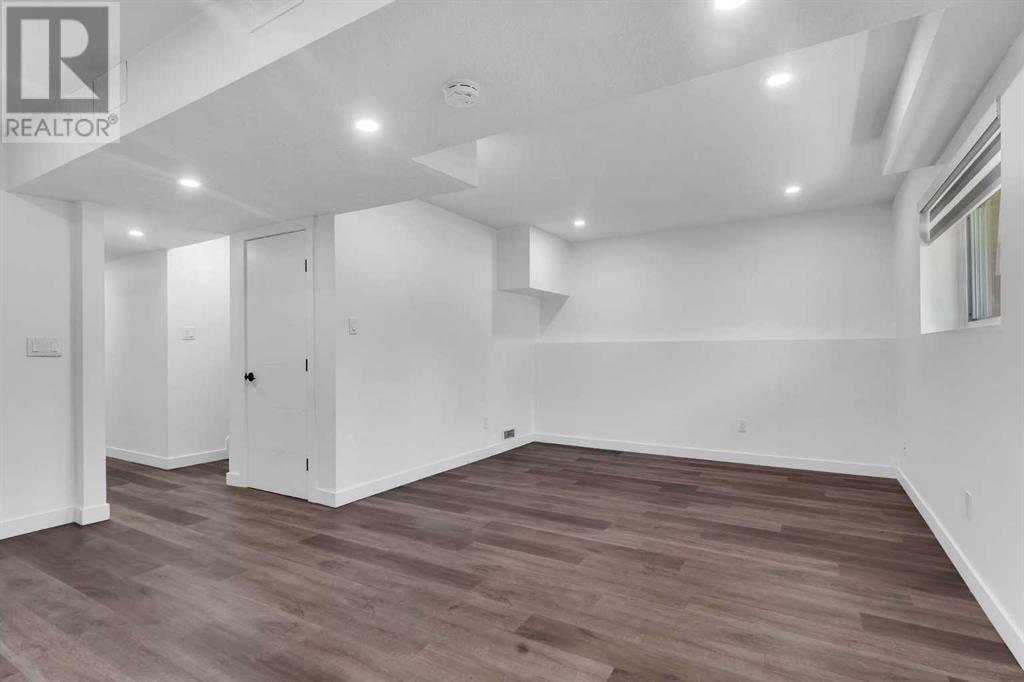 Property at 3, 7420 Hunterview Drive NW image 2