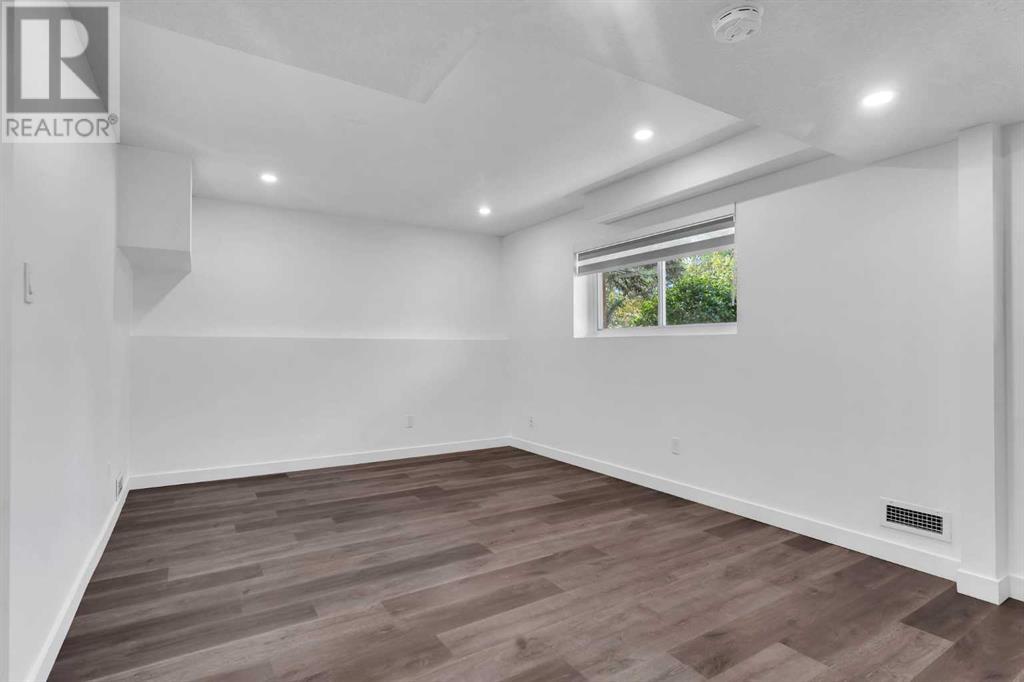 Property at 3, 7420 Hunterview Drive NW image 3