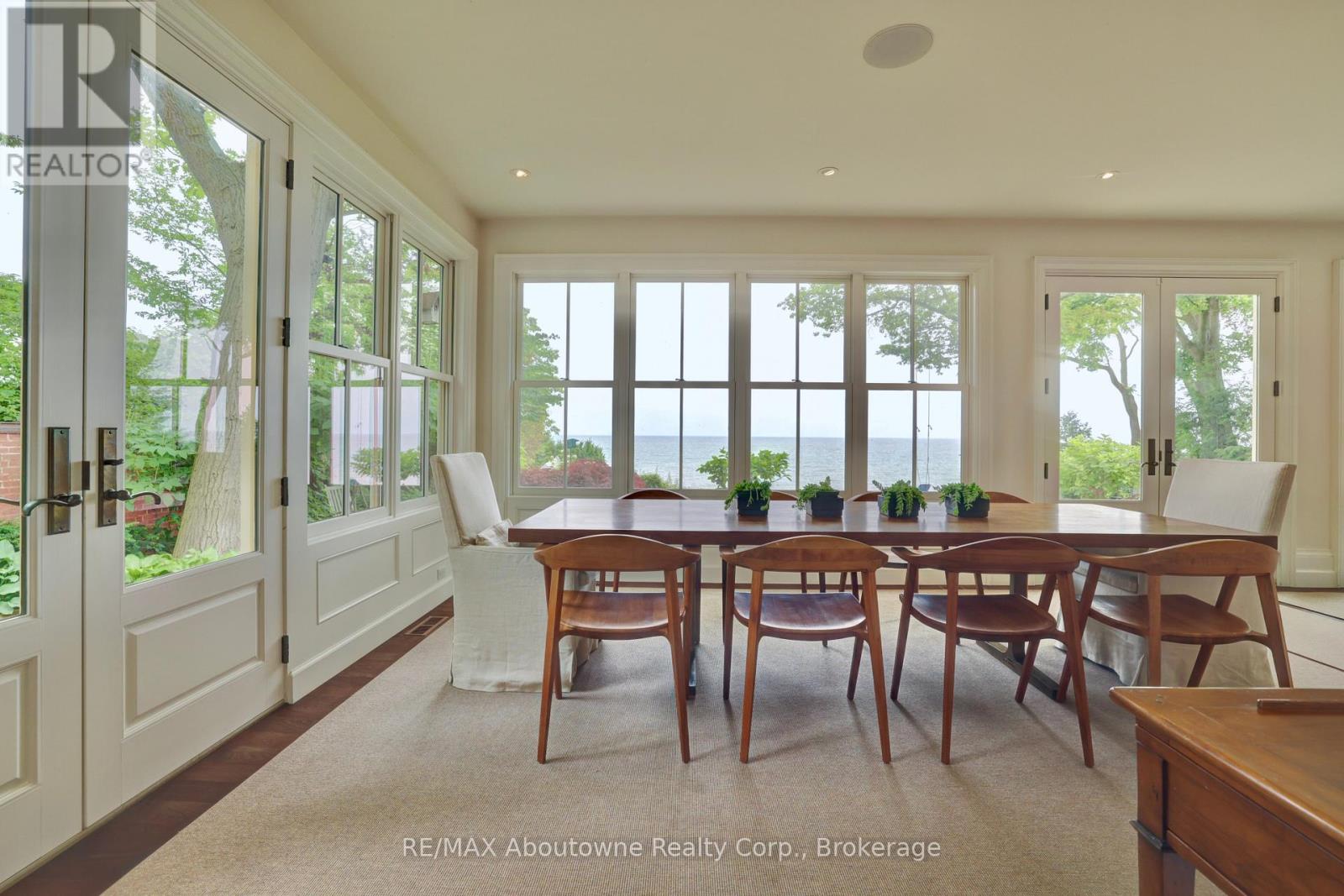 350 King Street, Oakville (Oo Old Oakville), Ontario  L6J 1C2 - Photo 14 - W12252417