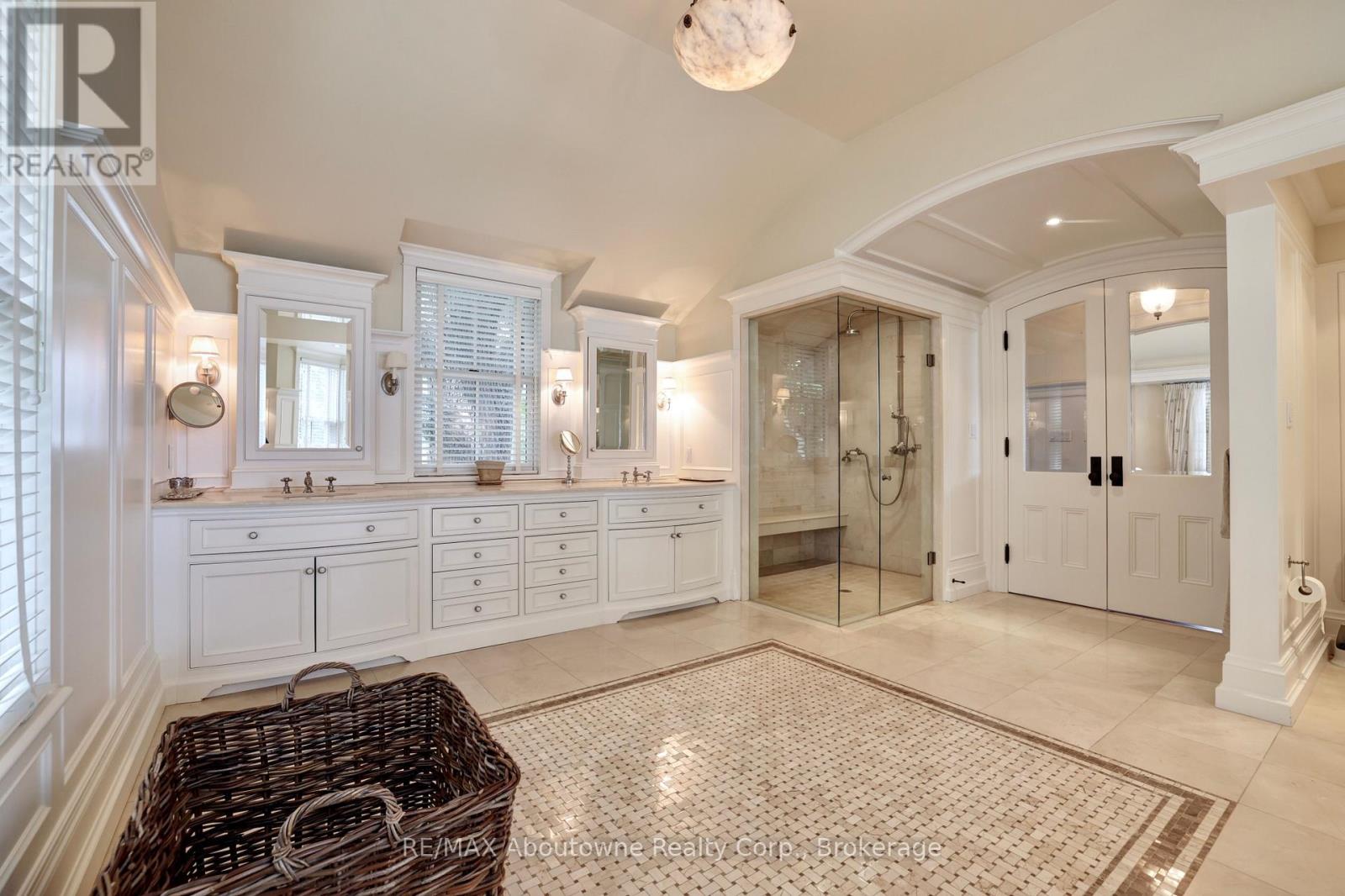 350 King Street, Oakville (Oo Old Oakville), Ontario  L6J 1C2 - Photo 29 - W12252417