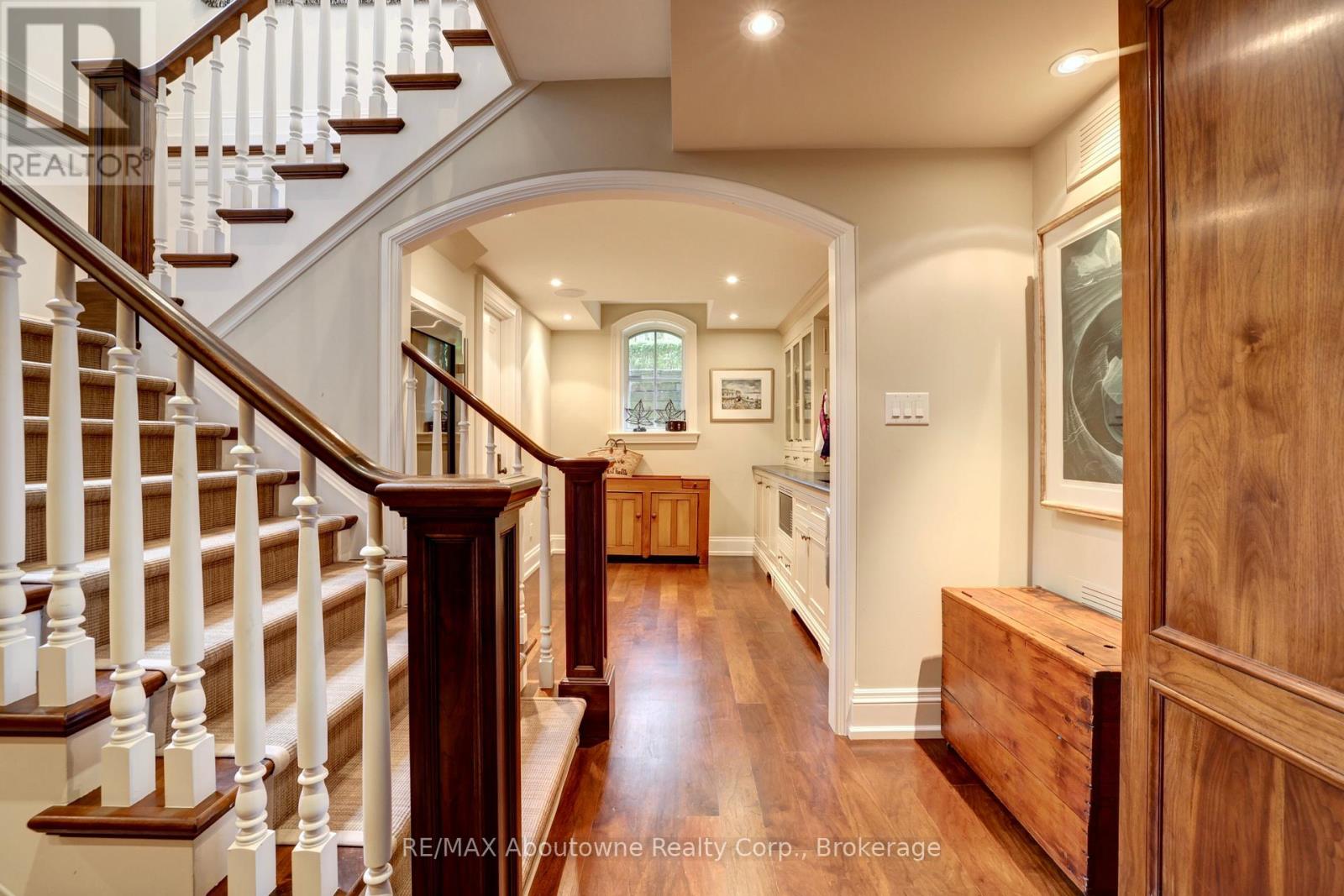 350 King Street, Oakville (Oo Old Oakville), Ontario  L6J 1C2 - Photo 33 - W12252417