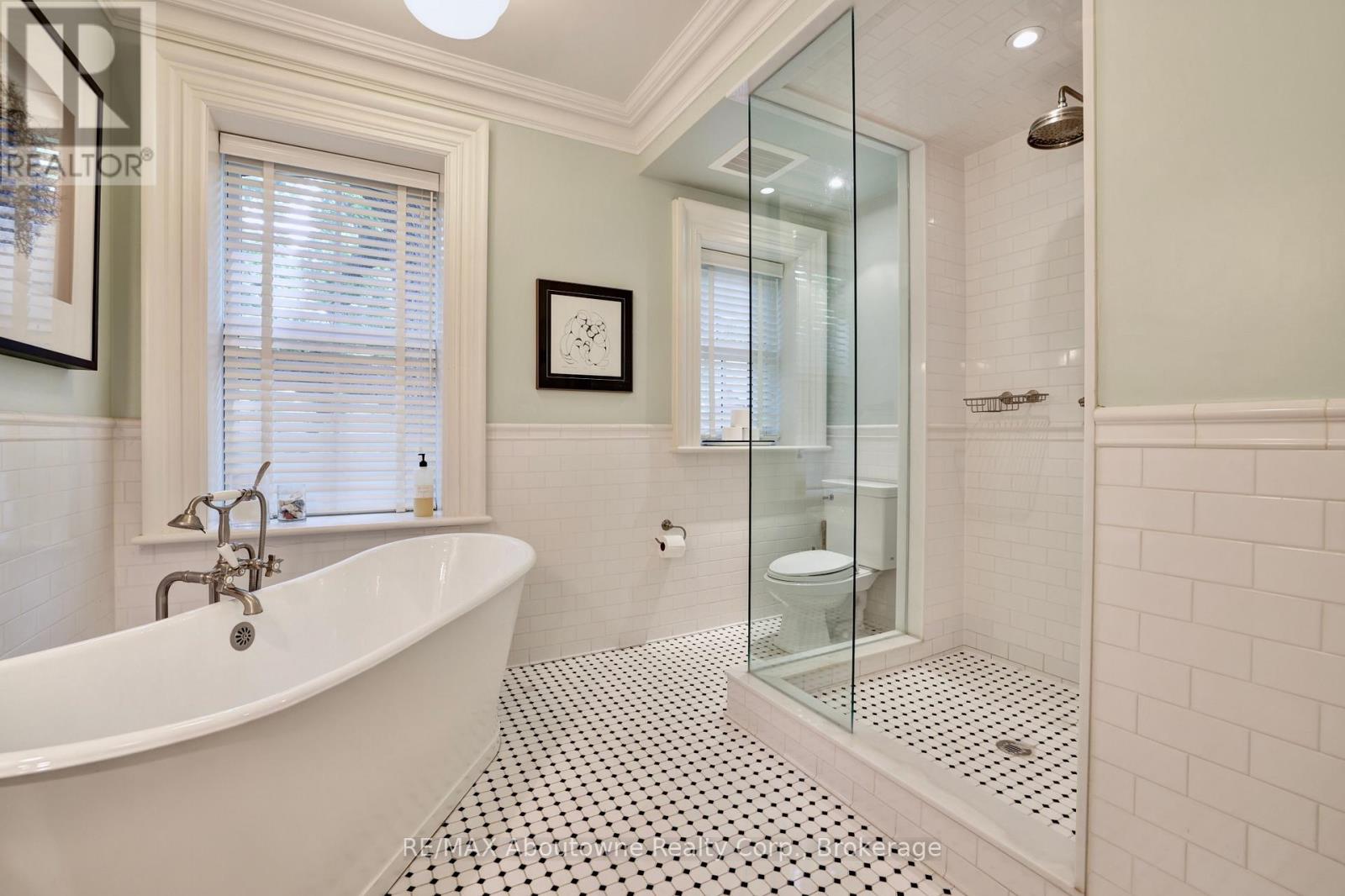 350 King Street, Oakville (Oo Old Oakville), Ontario  L6J 1C2 - Photo 31 - W12252417