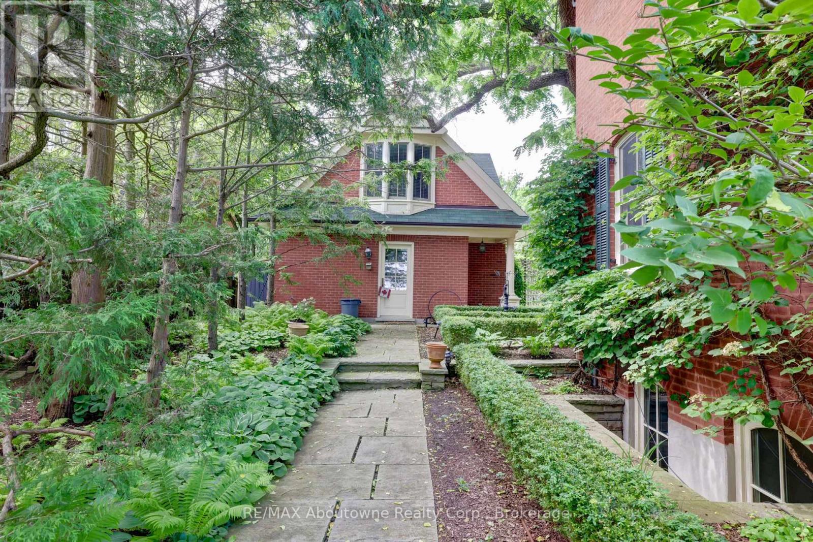 350 King Street, Oakville (Oo Old Oakville), Ontario  L6J 1C2 - Photo 40 - W12252417