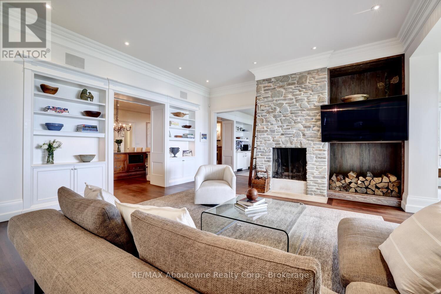 350 King Street, Oakville (Oo Old Oakville), Ontario  L6J 1C2 - Photo 19 - W12252417