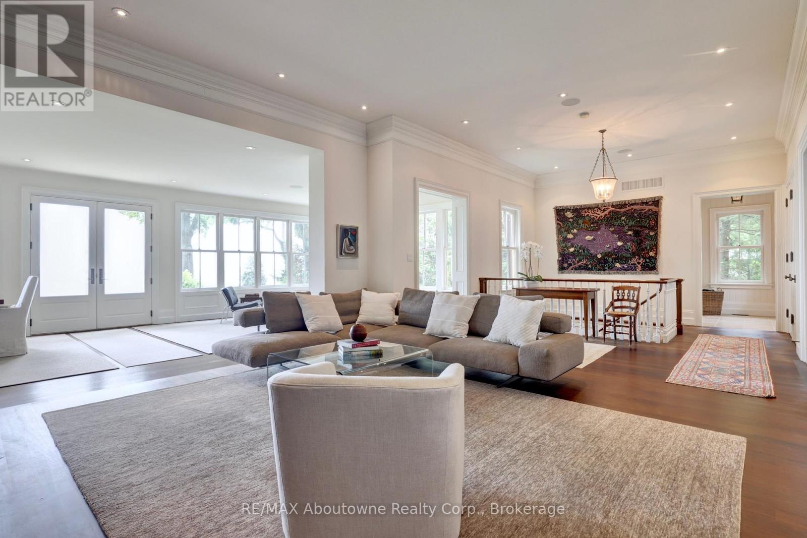 350 King Street, Oakville (Oo Old Oakville), Ontario  L6J 1C2 - Photo 18 - W12252417