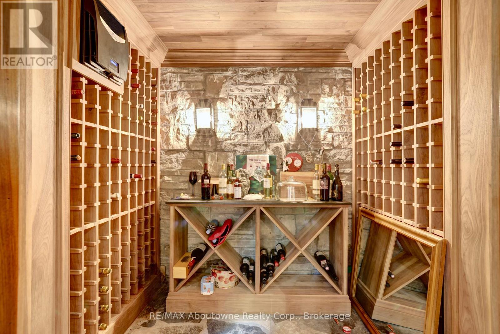 350 King Street, Oakville (Oo Old Oakville), Ontario  L6J 1C2 - Photo 35 - W12252417