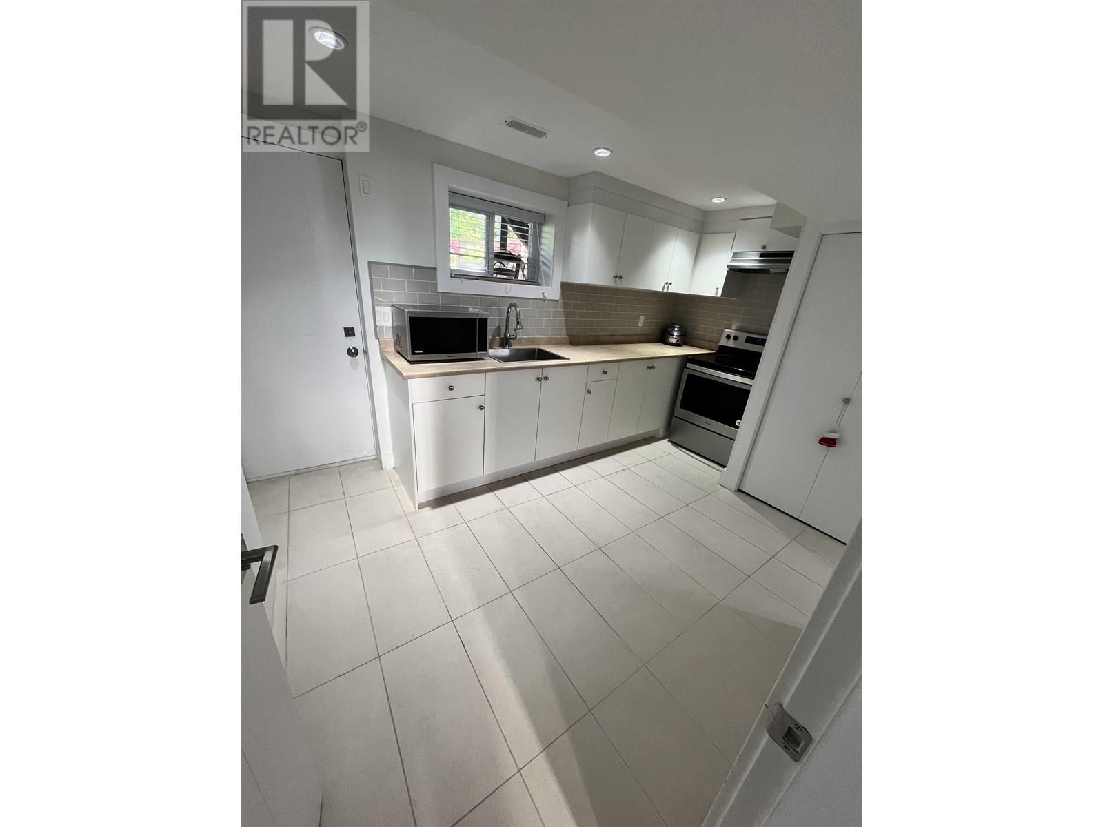 348 LAURENTIAN CRESCENT, Coquitlam, British Columbia