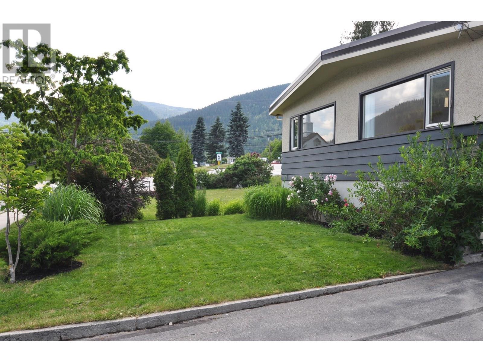 Property at 1616 Vancouver Street image 2