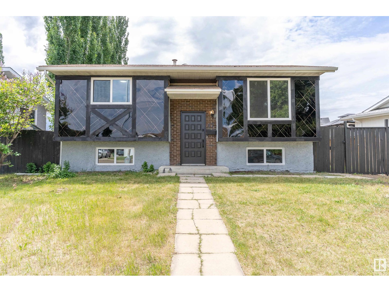 Property at 47 CLAREVIEW RD NW image 1