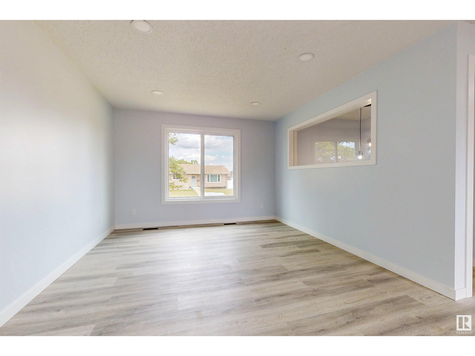 Property at 47 CLAREVIEW RD NW image 5