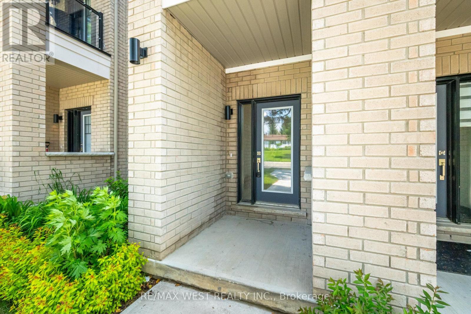 Property at 1563 GREEN ROAD image 3