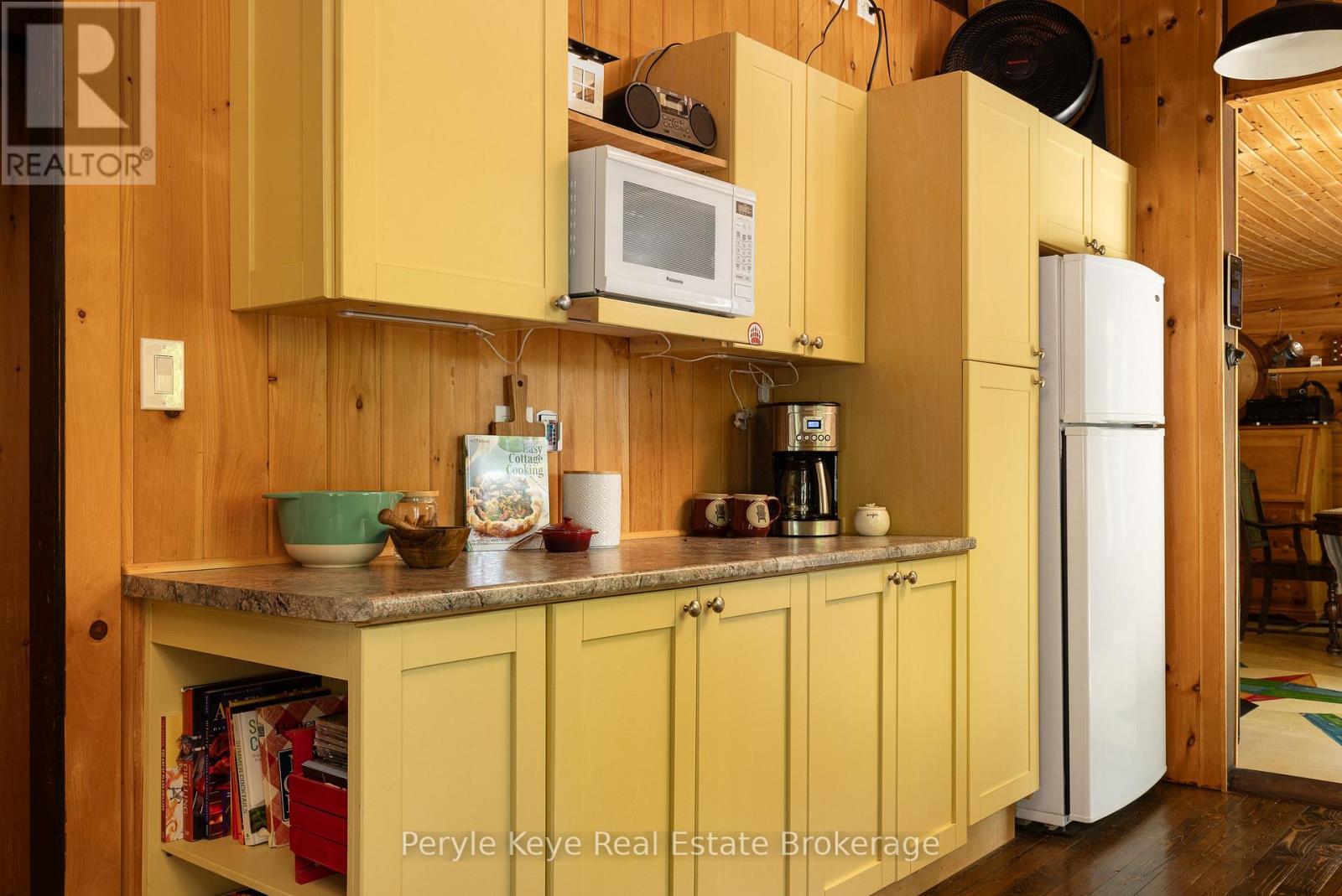 6 & 8 Brennan Circle, Huntsville, Ontario P1L 2J2 - Photo 10 - X12252651