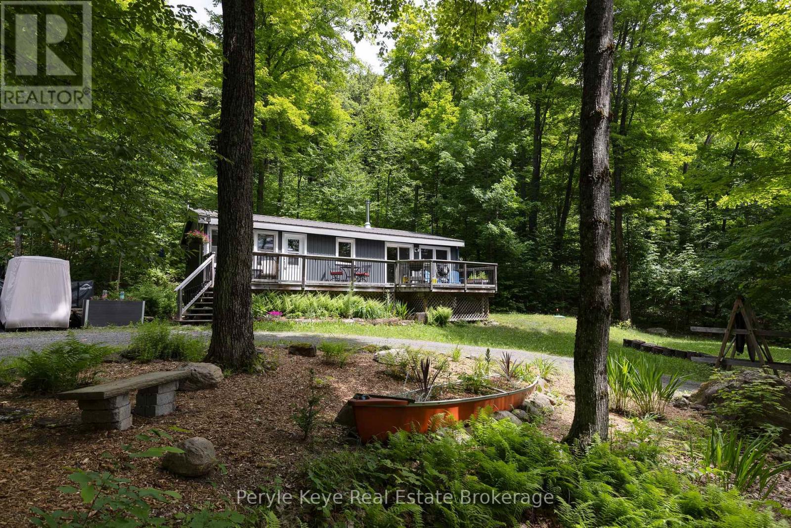 6 & 8 Brennan Circle, Huntsville, Ontario P1L 2J2 - Photo 32 - X12252651