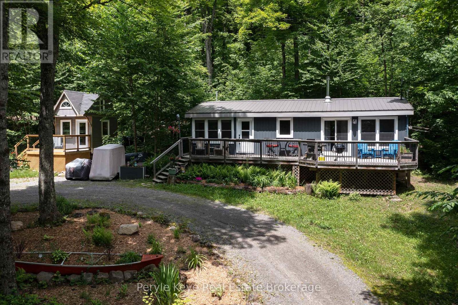 6 & 8 Brennan Circle, Huntsville, Ontario P1L 2J2 - Photo 4 - X12252651