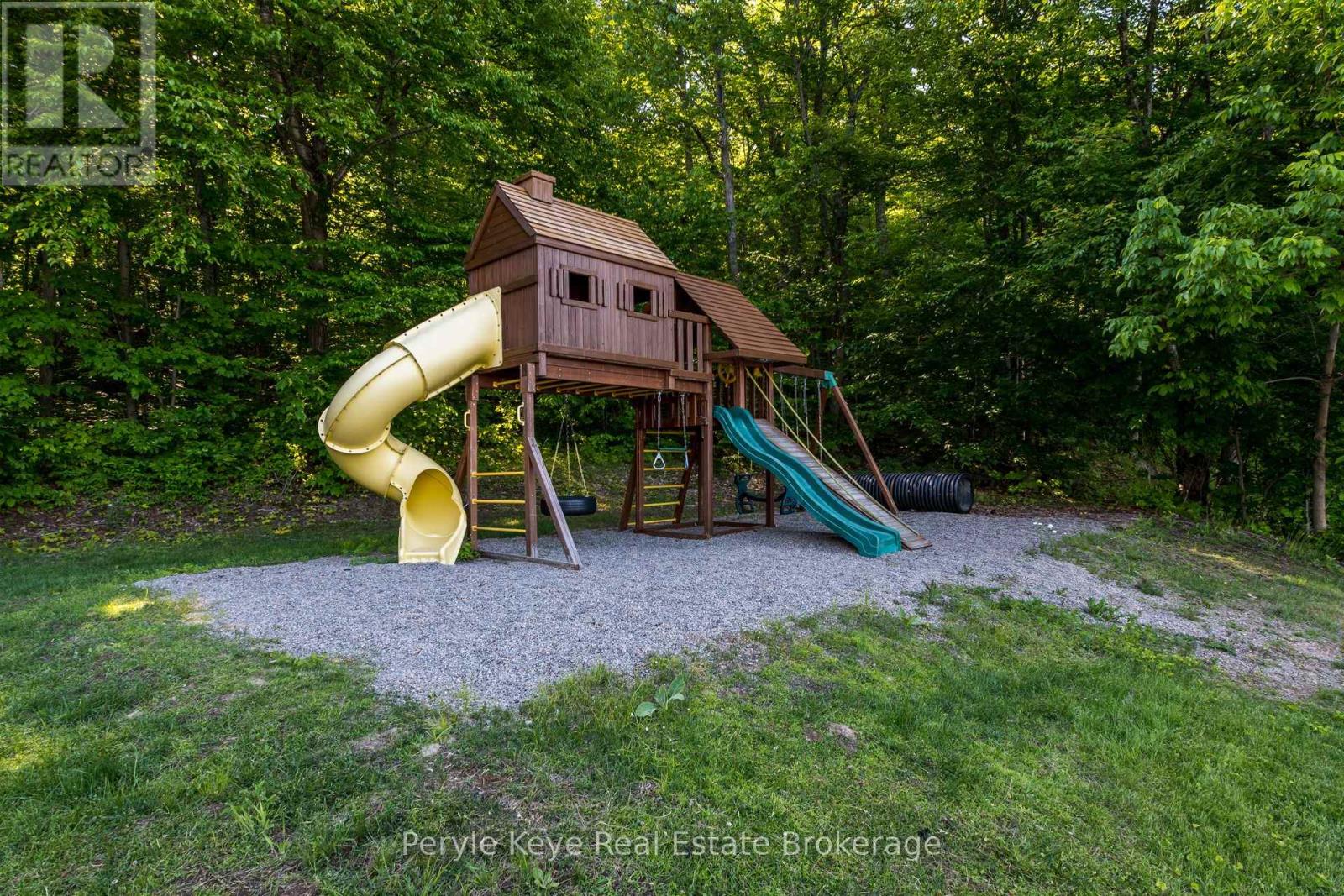 6 & 8 Brennan Circle, Huntsville, Ontario P1L 2J2 - Photo 41 - X12252651