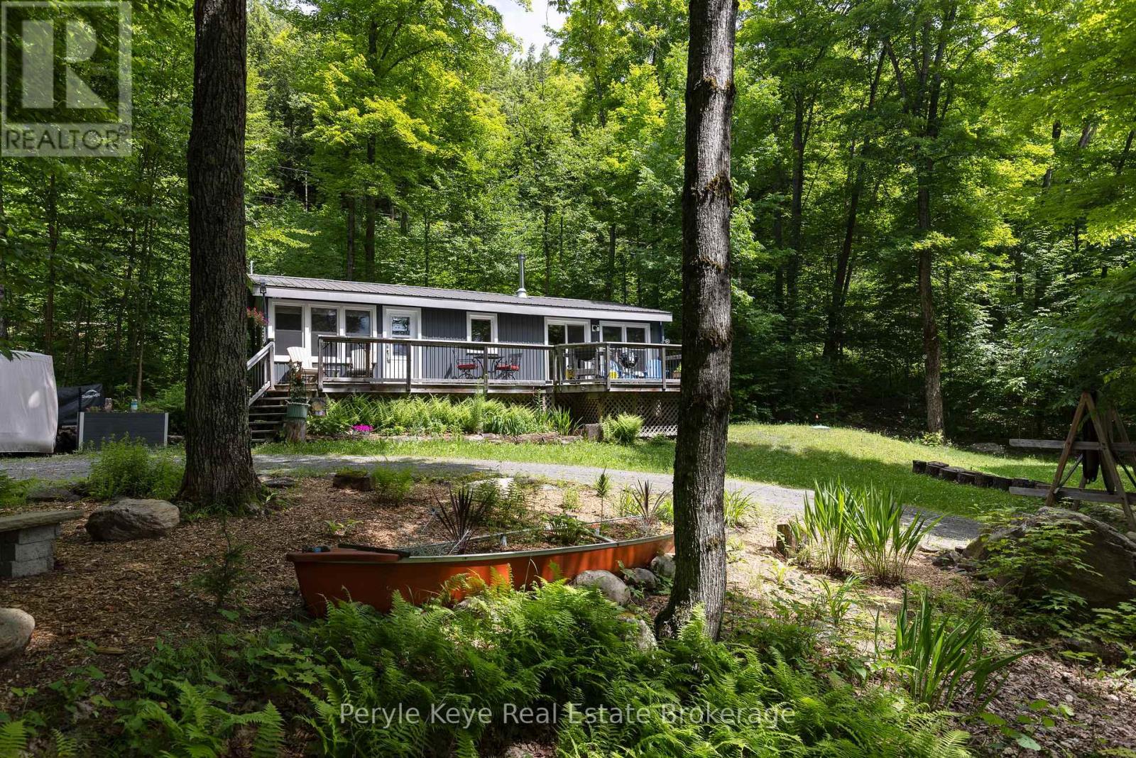 6 & 8 Brennan Circle, Huntsville, Ontario P1L 2J2 - Photo 6 - X12252651