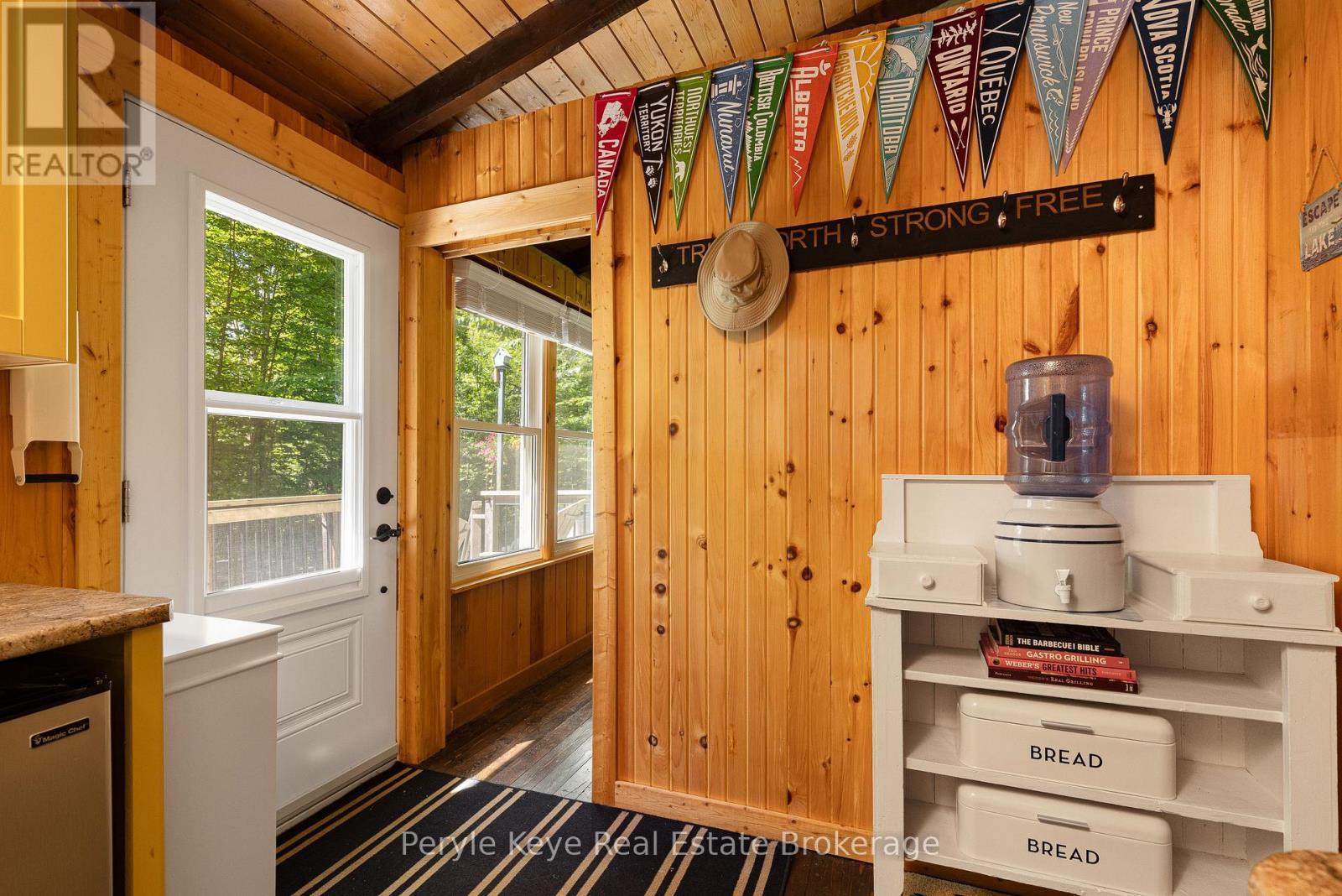 6 & 8 Brennan Circle, Huntsville, Ontario P1L 2J2 - Photo 8 - X12252651