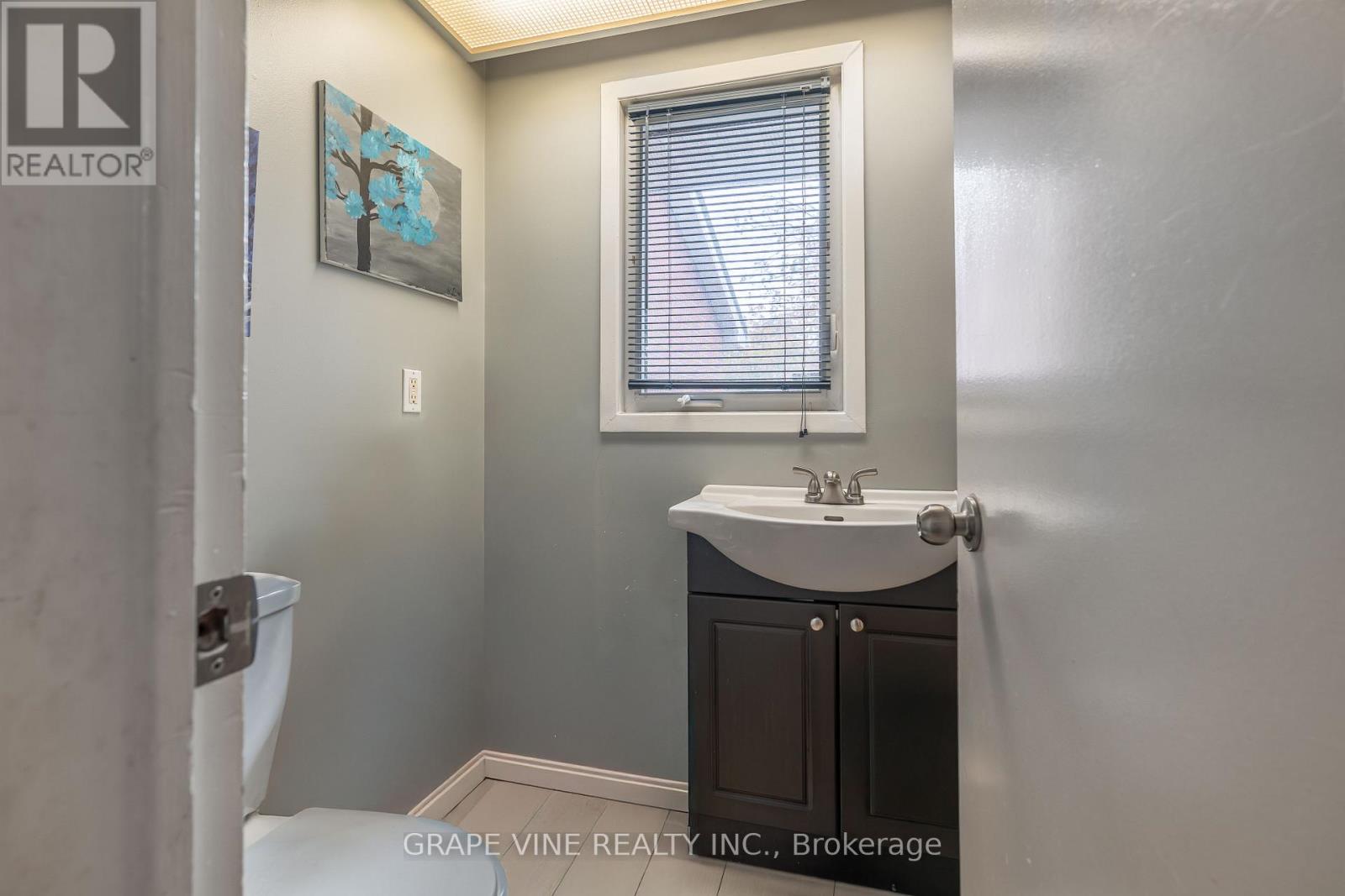 B - 30b Castlebrook Lane, Ottawa, Ontario  K2G 5G5 - Photo 4 - X12241304