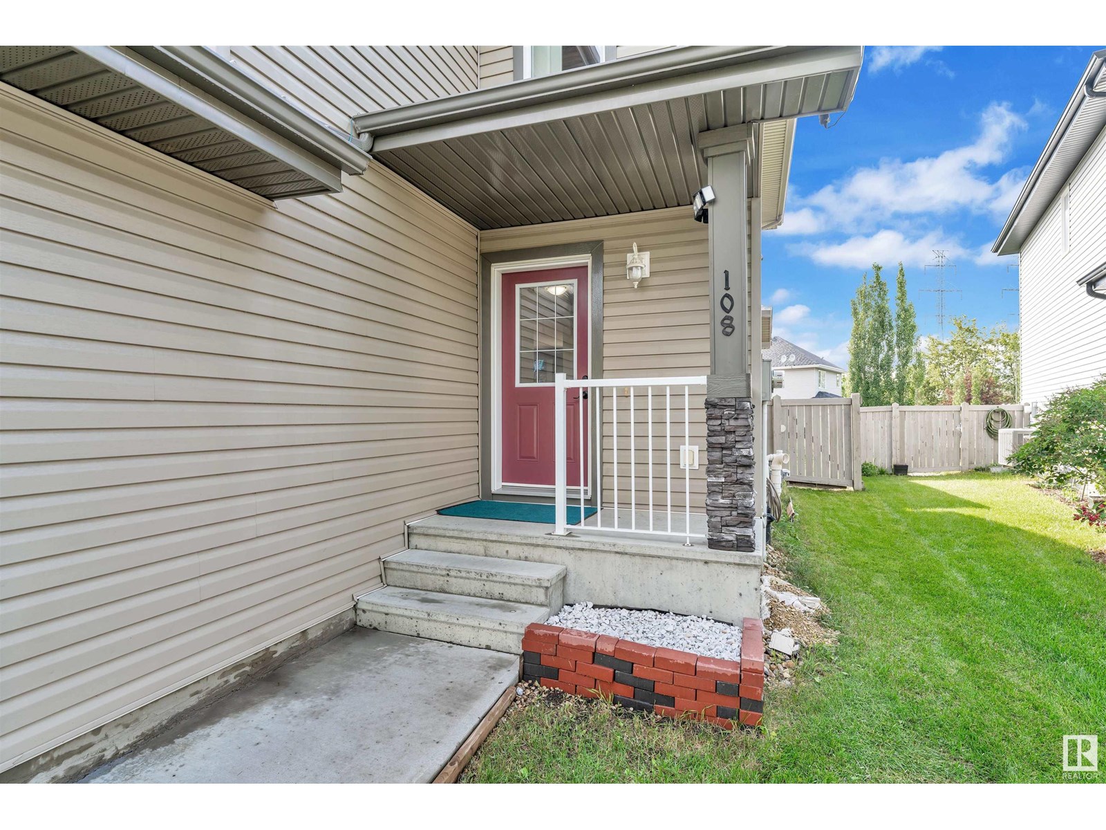 Property at 108 53 ST SW image 4