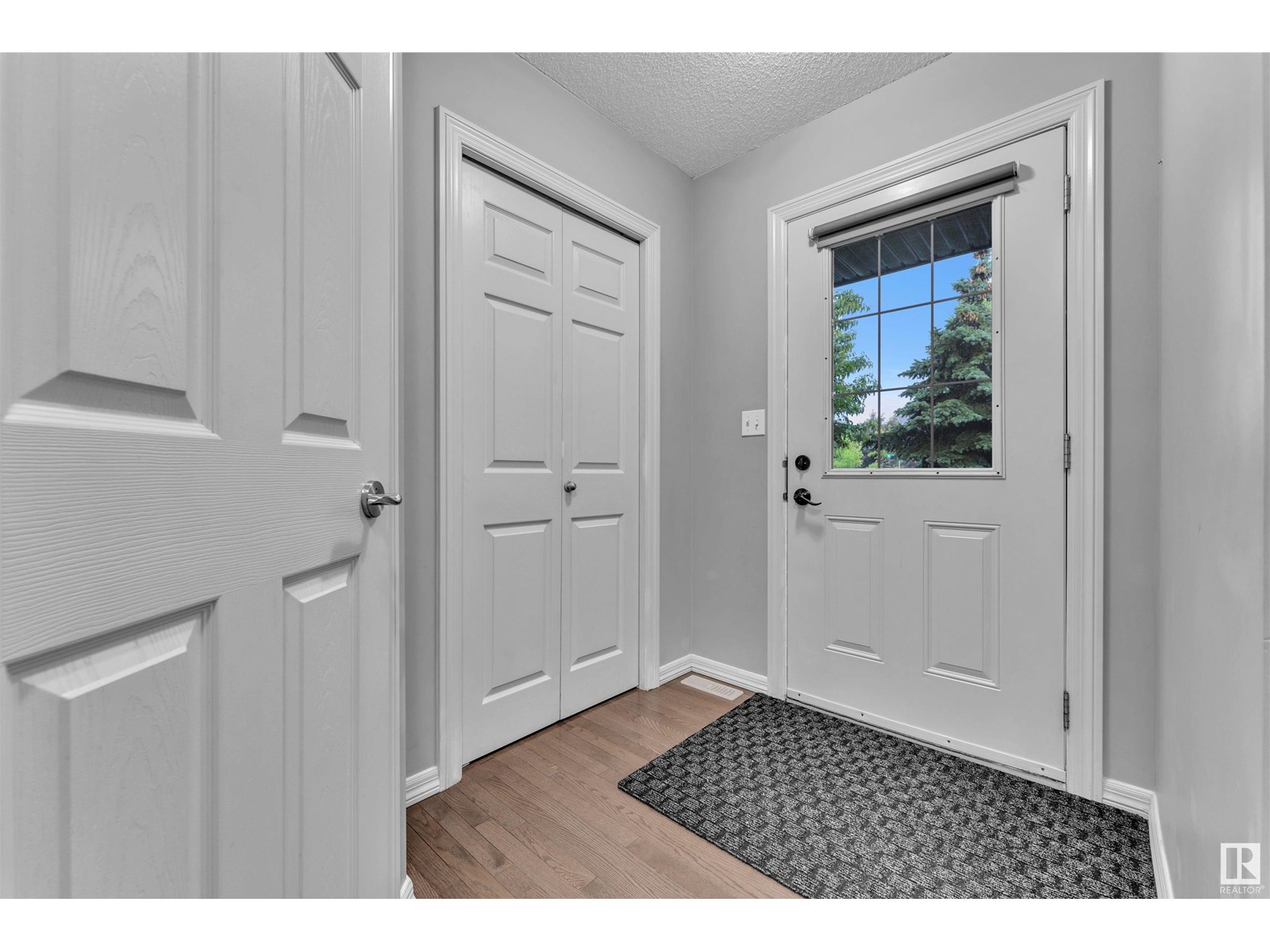 Property at 108 53 ST SW image 5