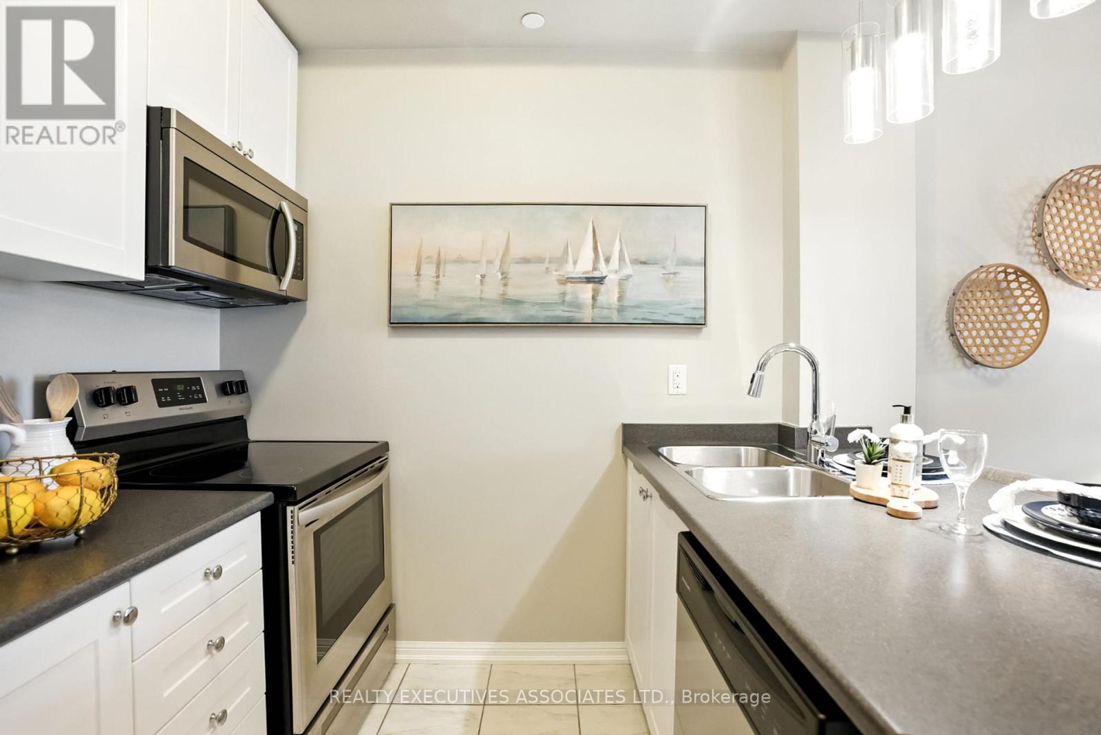 411 - 84 Aspen Springs Drive, Clarington, Ontario  L1C 0V3 - Photo 5 - E12252671