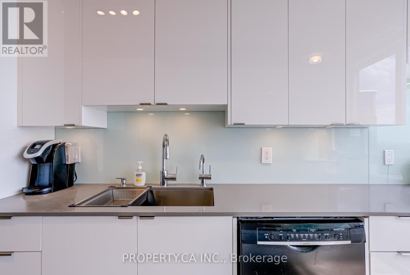 Ph 201 - 8 Hillcrest Avenue, Toronto, Ontario  M2N 6Y6 - Photo 14 - C12252673