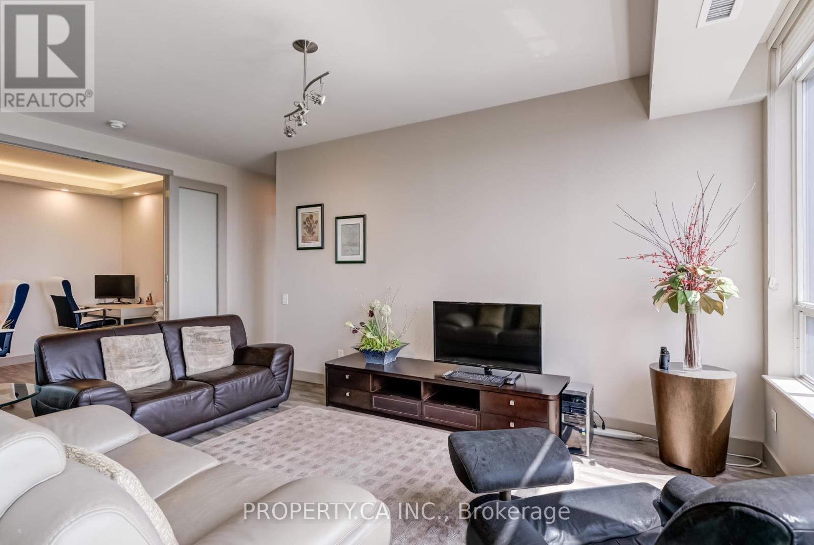 Ph 201 - 8 Hillcrest Avenue, Toronto, Ontario  M2N 6Y6 - Photo 6 - C12252673