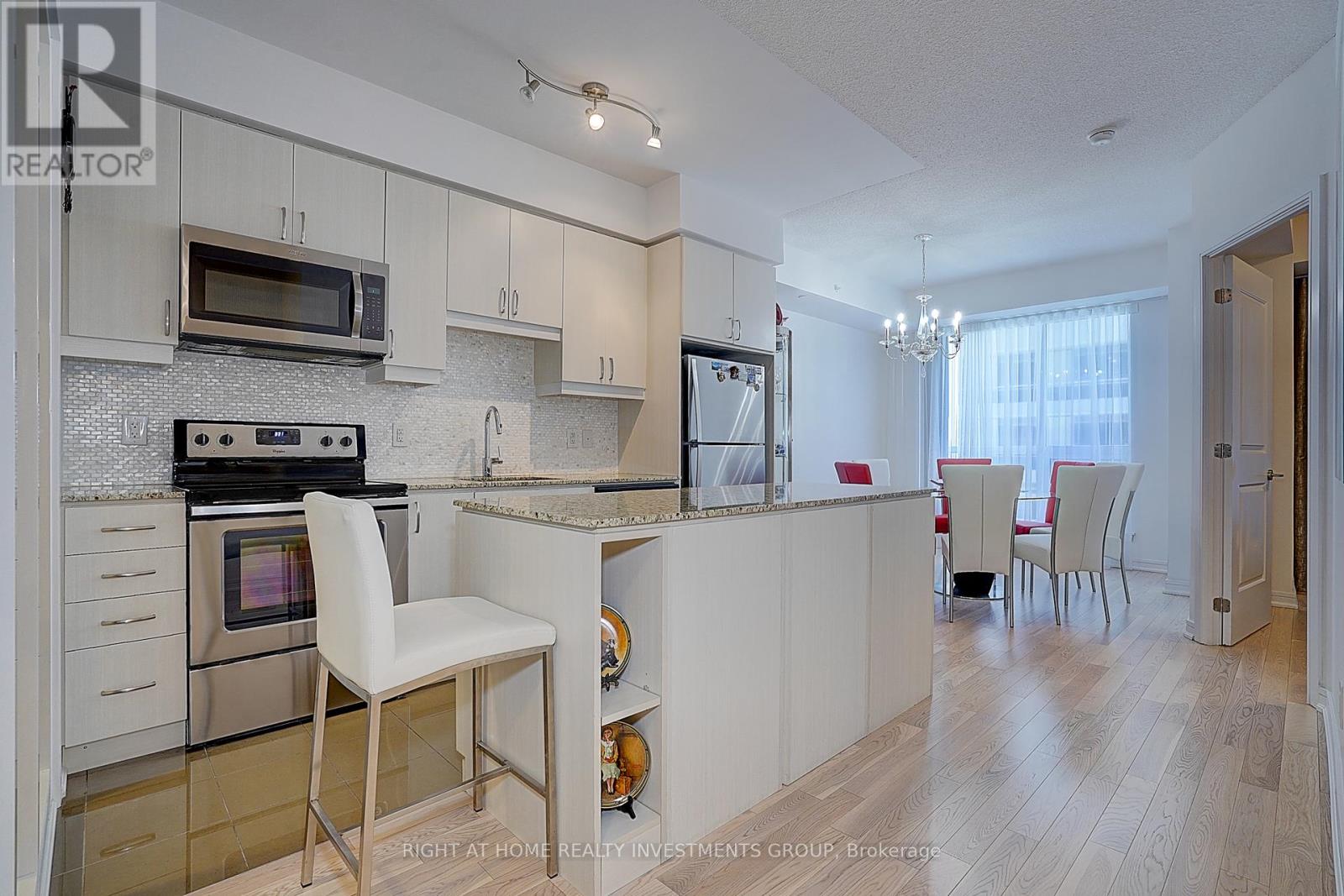415 Ne - 9205 Yonge Street, Richmond Hill, Ontario  L4C 1V5 - Photo 14 - N12252667