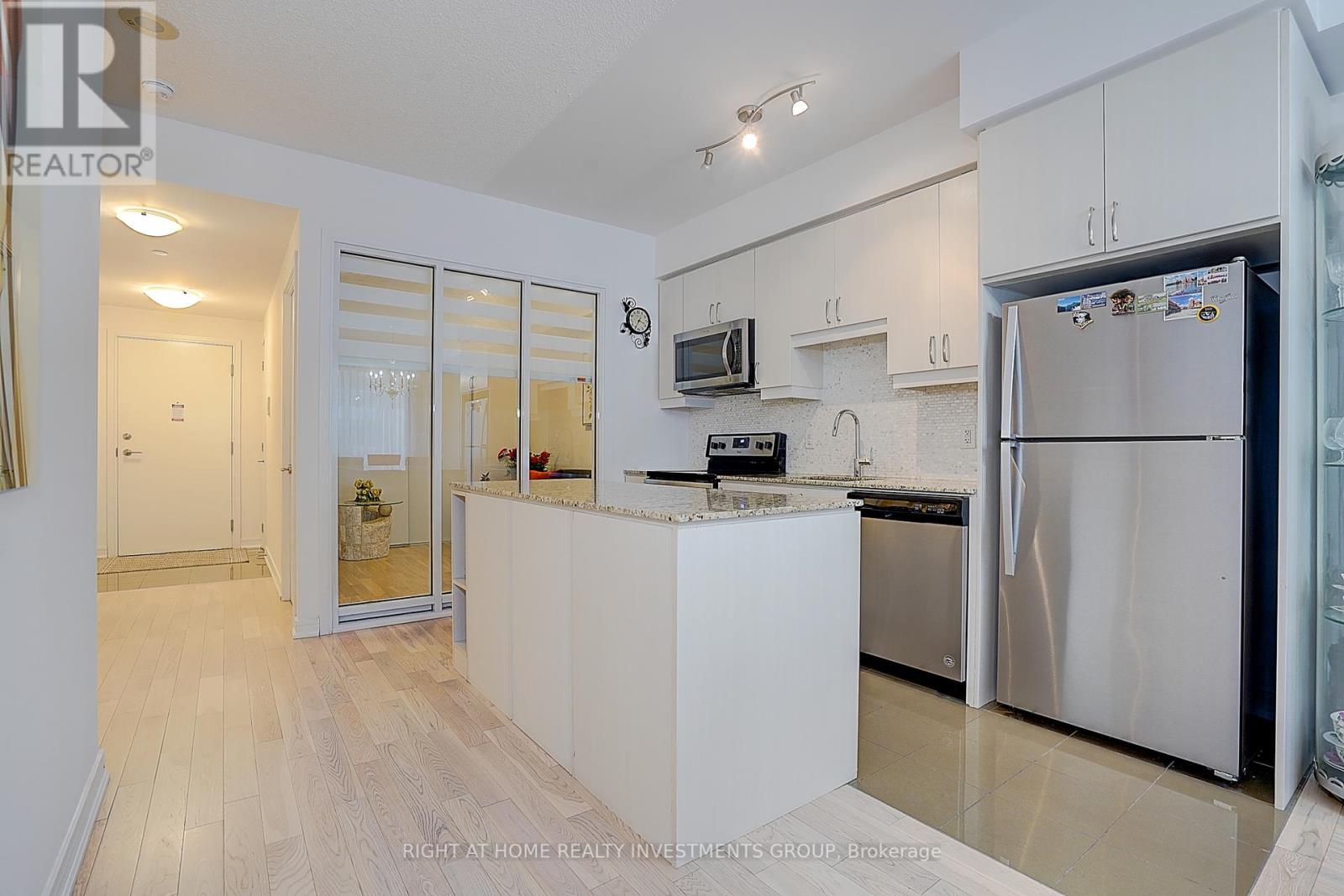 415 Ne - 9205 Yonge Street, Richmond Hill, Ontario  L4C 1V5 - Photo 18 - N12252667