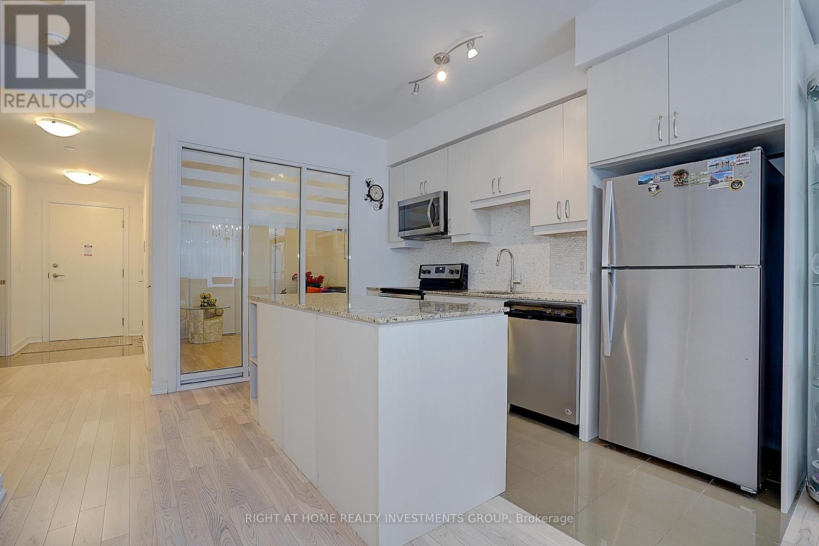 415 Ne - 9205 Yonge Street, Richmond Hill, Ontario  L4C 1V5 - Photo 19 - N12252667
