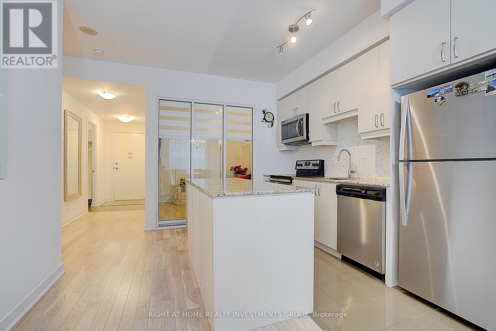 415 Ne - 9205 Yonge Street, Richmond Hill, Ontario  L4C 1V5 - Photo 20 - N12252667